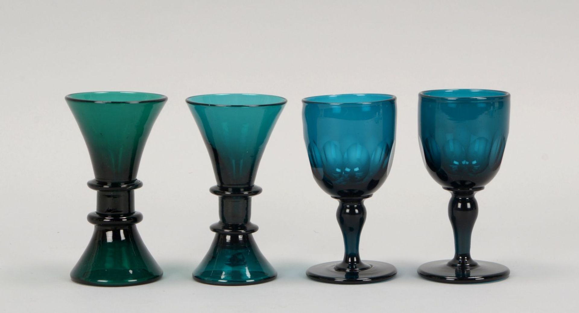 Kleines Trinkglas-Konvolut (England, Sp&auml;t-Biedermeier), &#039;Bristol Green&#039;, 4 St&uuml;ck - Bild 2 aus 2