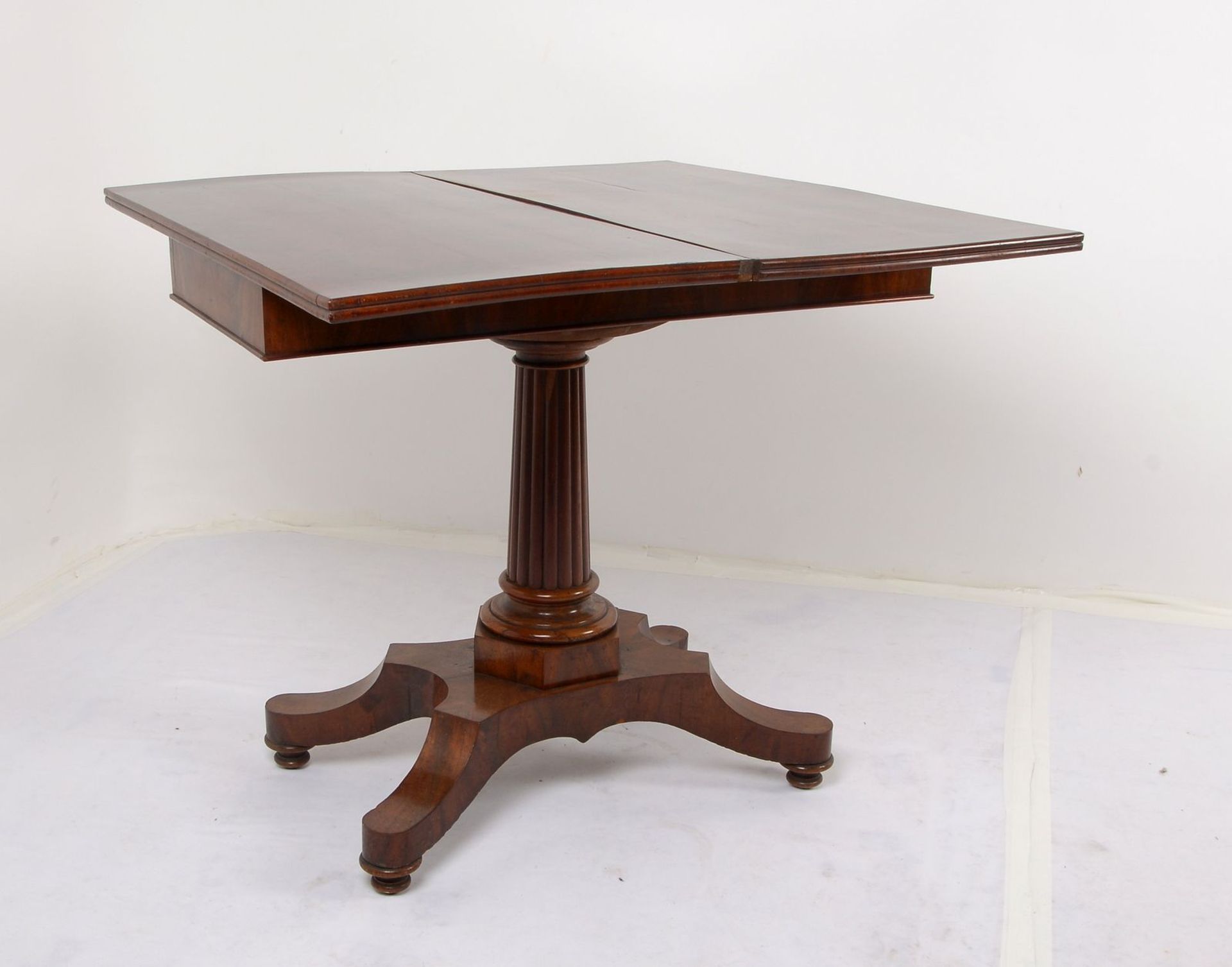 Spieltisch/Konsolentisch (Biedermeier), Mahagonifurnier, Platte drehbar/aufklappbar, mit konischem S - Image 3 of 3