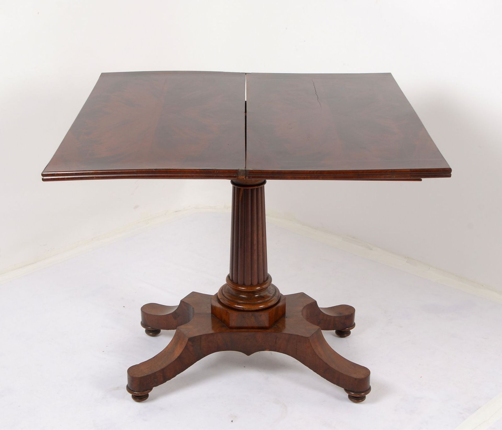 Spieltisch/Konsolentisch (Biedermeier), Mahagonifurnier, Platte drehbar/aufklappbar, mit konischem S - Image 2 of 3