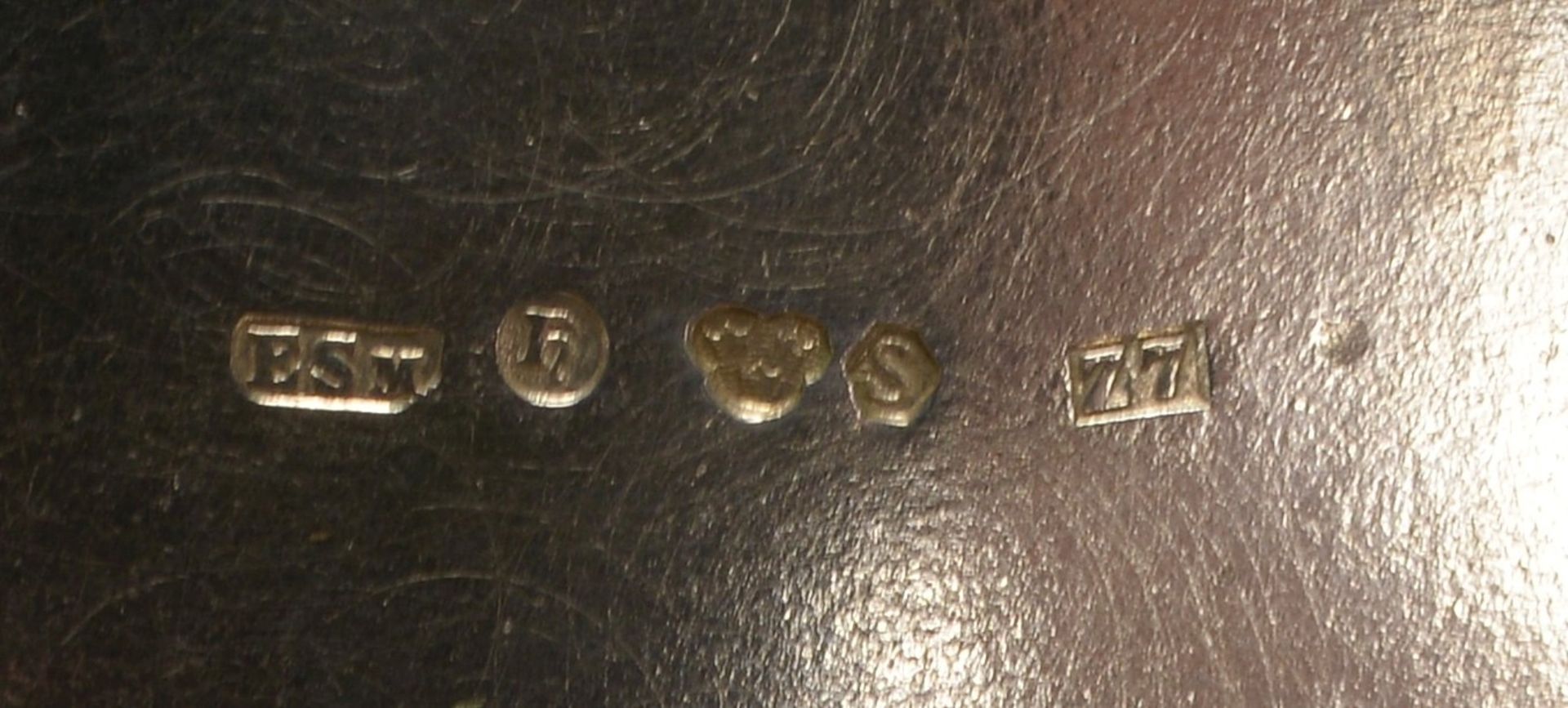Kaffeekern (Schweden), 830 Silber, mehrfach punziert, 3-teilig: Kanne, H&ouml;he 25 cm; Sahnek&auml; - Image 3 of 3
