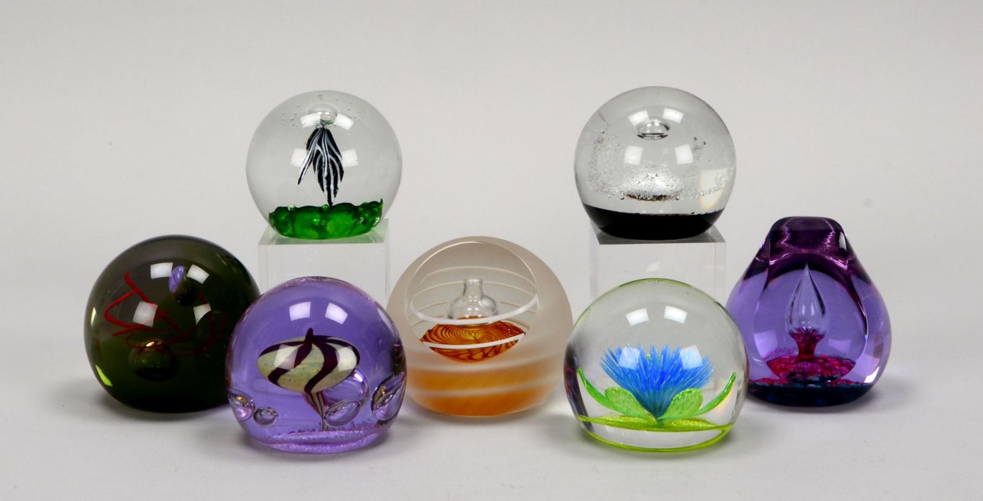 Kleine Sammlung Briefbeschwerer (Caithness/Schottland), &#039;Glass-Paperweights&#039;, unterschiedl