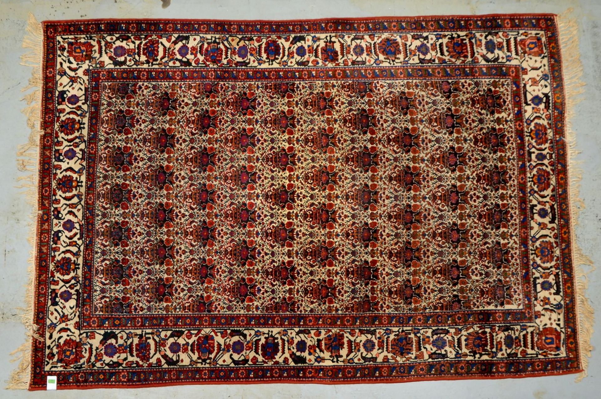 Djoshgan-Orientteppich, mit Vasenmotiven durchgemustert, Flor in gutem Zustand; Ma&szlig;e 300 x 210