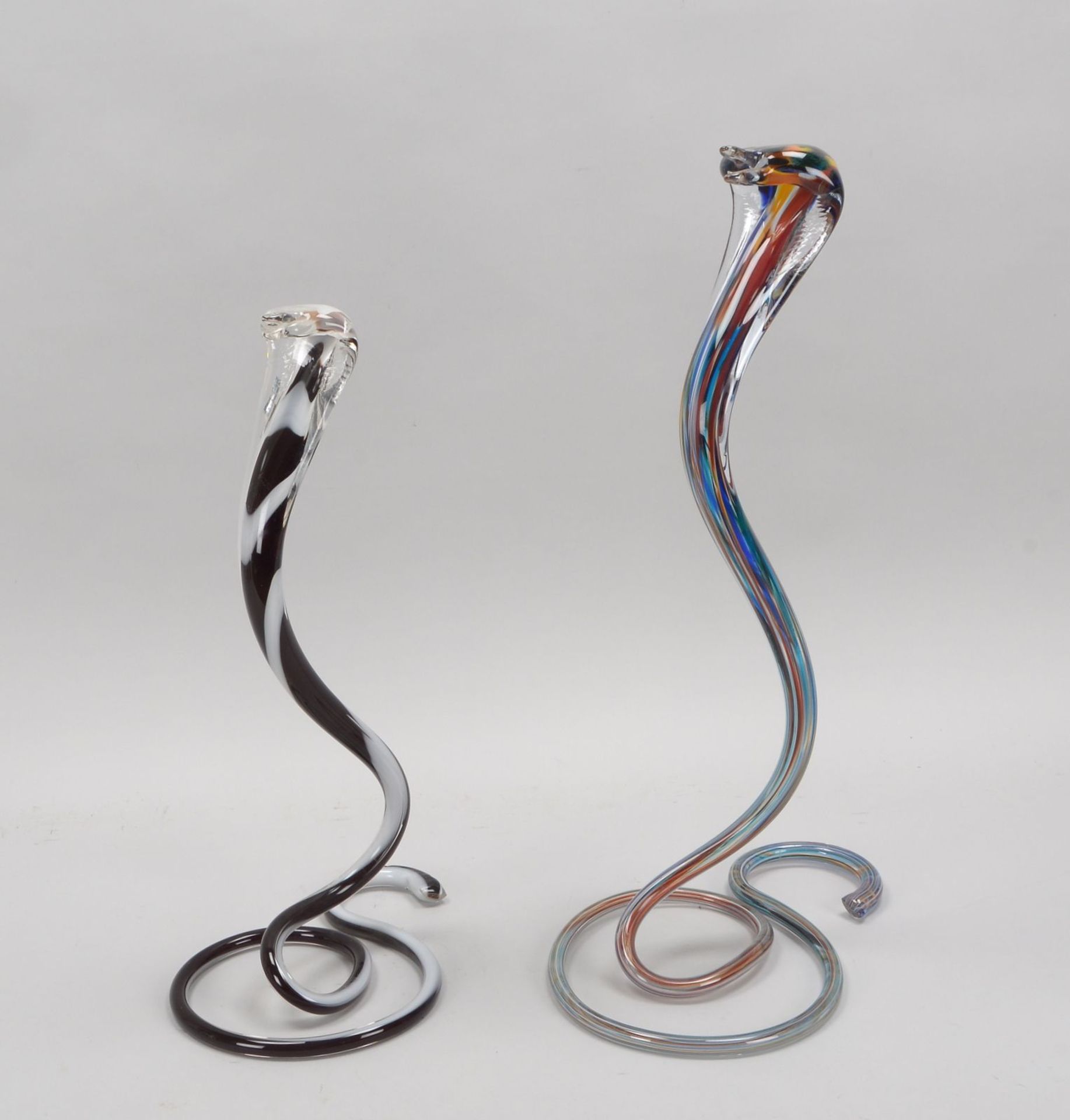 2 Glasfiguren, &#039;Steigende Kobras&#039;, Murano, Klarglask&ouml;rper mit mehrfarbigen Glaseinsch