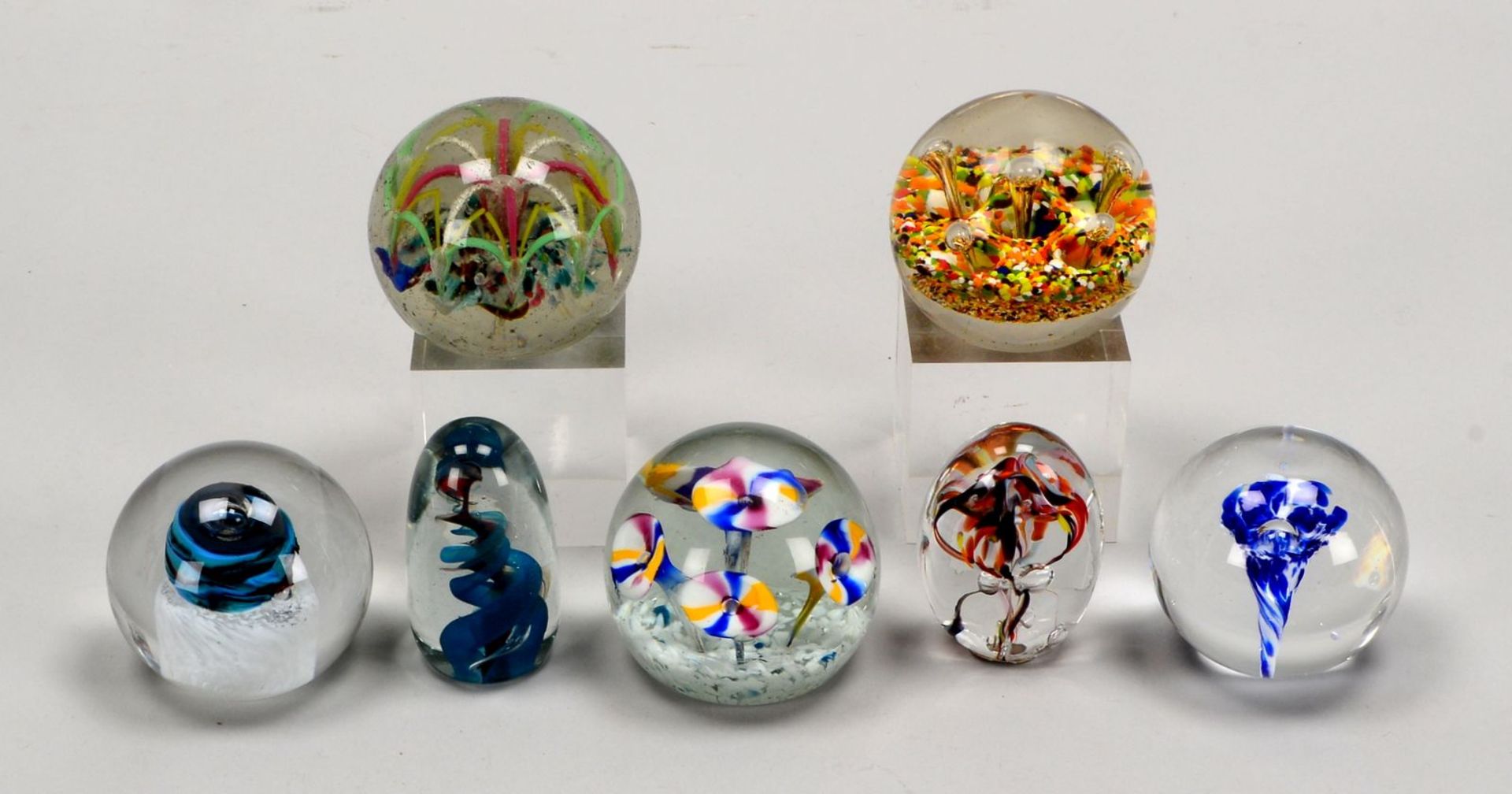 Kleine Sammlung Briefbeschwerer, &#039;Glass-Paperweights&#039;, Glas mit unterschiedlichen Einschme - Image 2 of 2