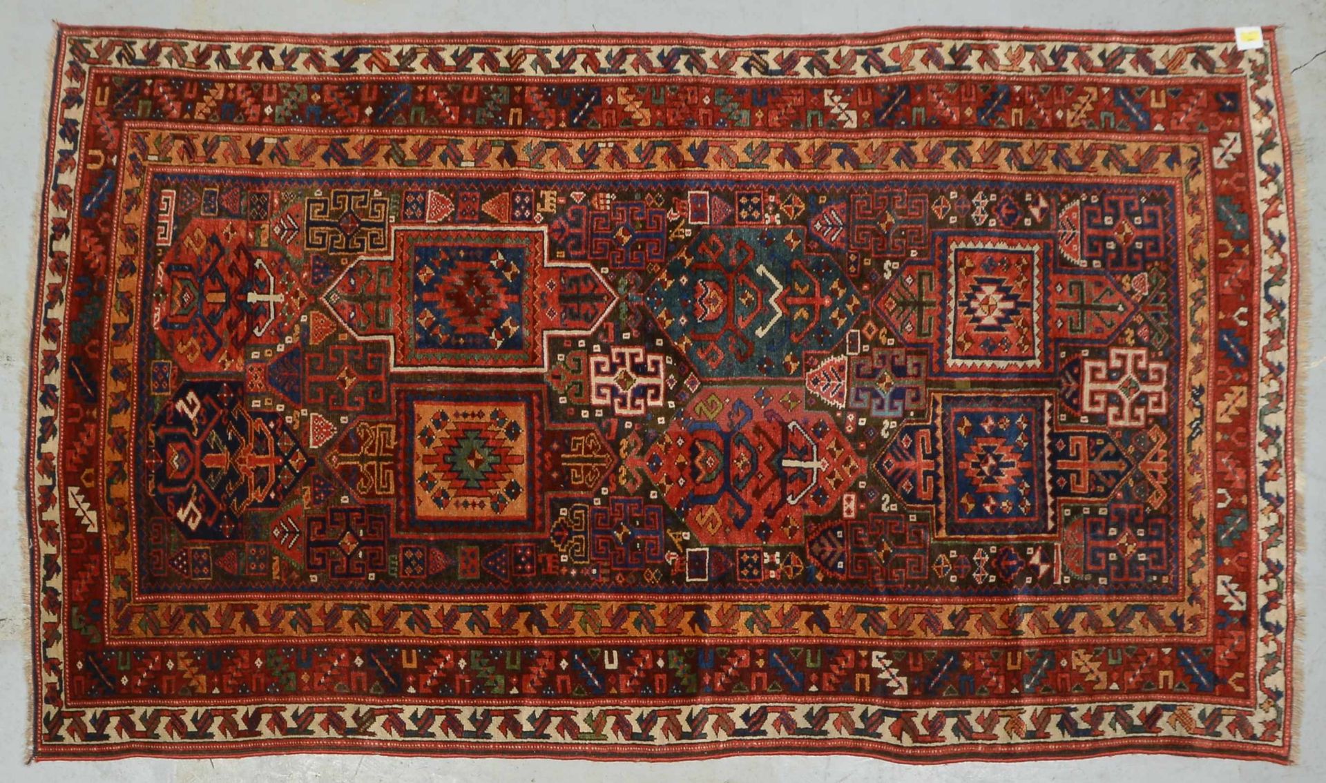 Kazak-Orientteppich (Kaukasusgebiet, um 1900), Pflanzenfarben, ringsum komplett, Flor in hervorragen