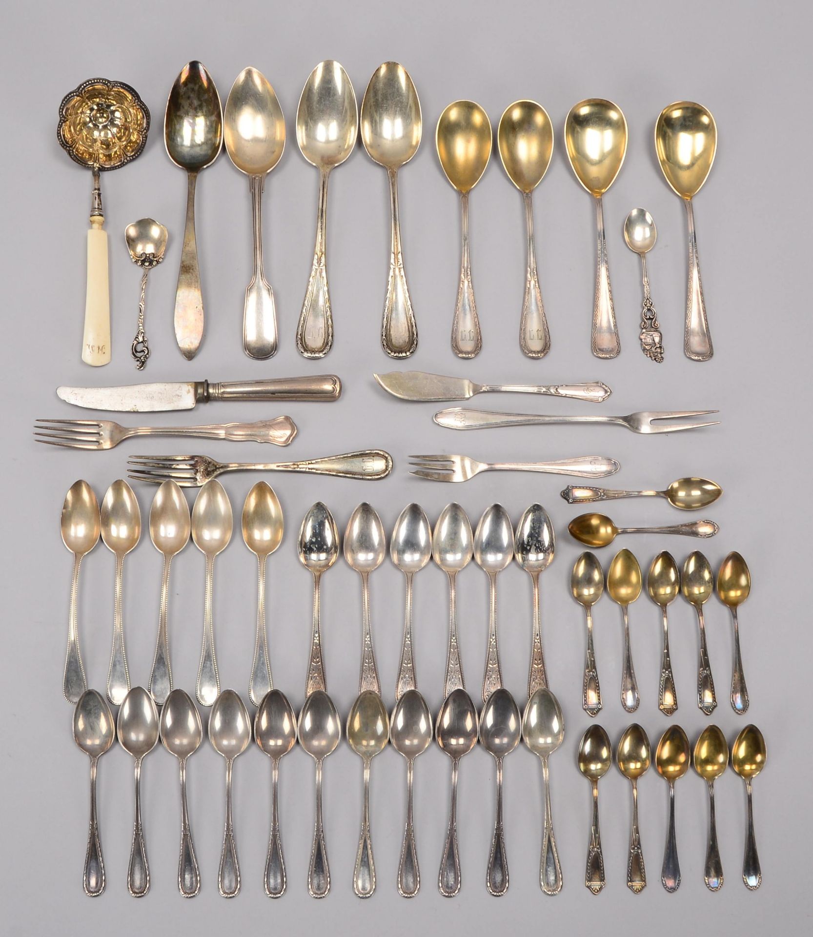 Tafelsilber-Konvolut, 800 Silber, verschiedene Funktionen und Ausf&uuml;hrungen, diverse Teile - dar