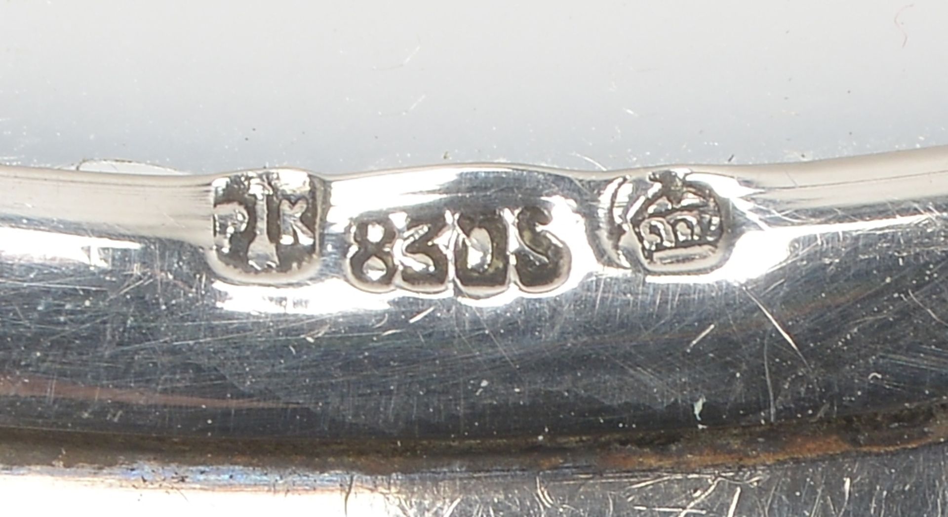 Frisiergarnitur, mit 835 Silbermontierung, 4-teilig; Durchmesser Handspiegel &Oslash; 12 cm (Teile m - Bild 2 aus 2