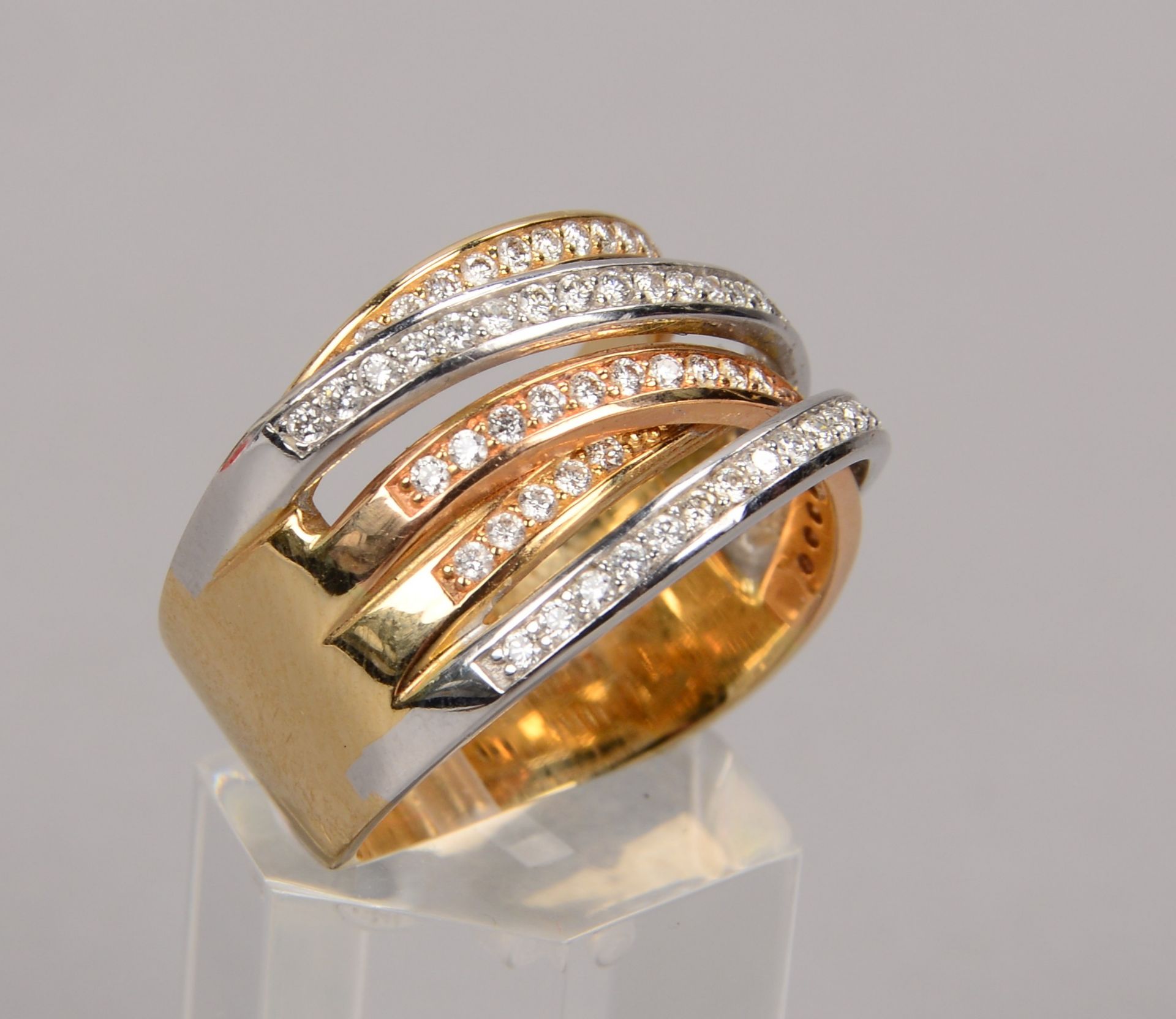 Juwelier Christ, Ring, 585 Gold/tricolor, durchbrochener Ringkopf aus 5x geschwungenen/teils ineinan