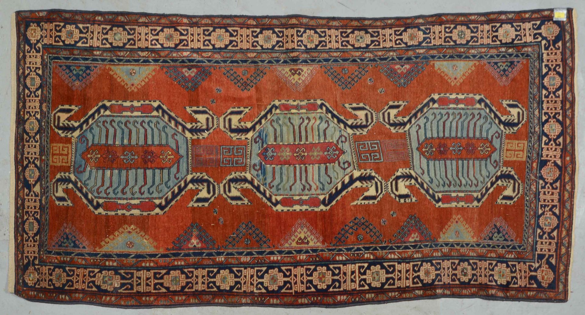 Shirwan-Orientteppich, mit Kufi-Bord&uuml;re; Ma&szlig;e 230 x 120 cm (mit Gebrauchsspuren)