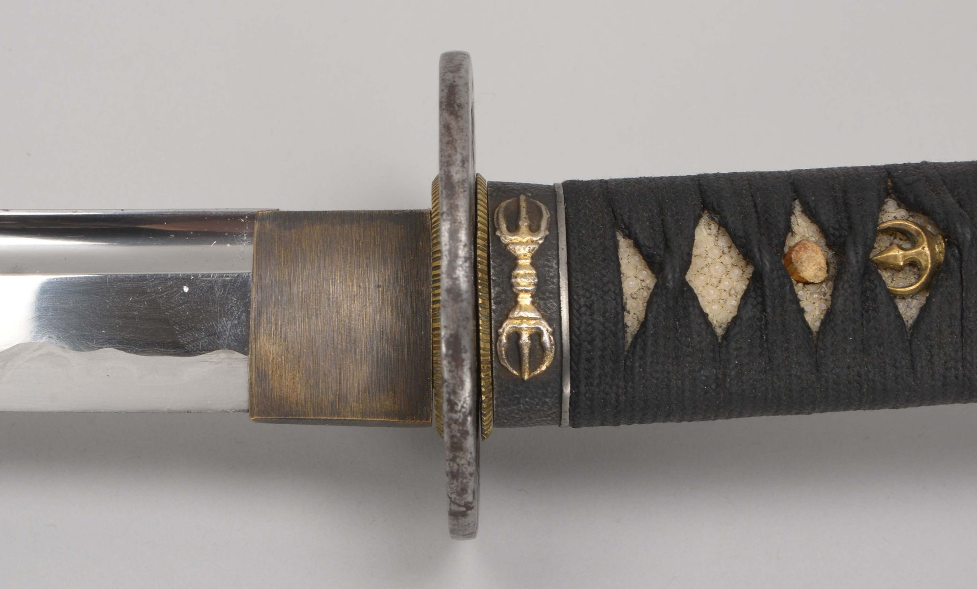 Katanaschwert (Japan), scharf geschliffene Stahlklinge - unbezeichnet, mit Eisen-Tsuba und Messing-S - Image 3 of 4