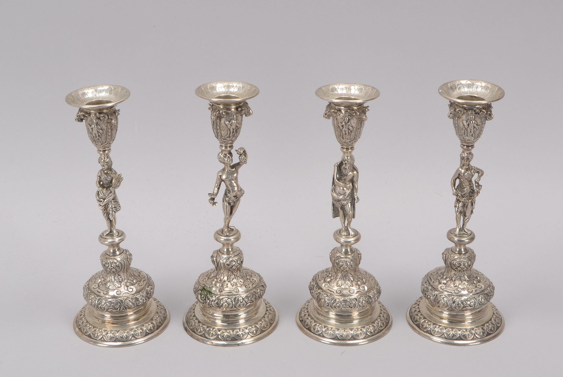 Satz figürlicher Leuchter, 800 Silber (deutsch - nicht gefüllt), 4-teilig: Figurenschaft - Bild 2 aus 3