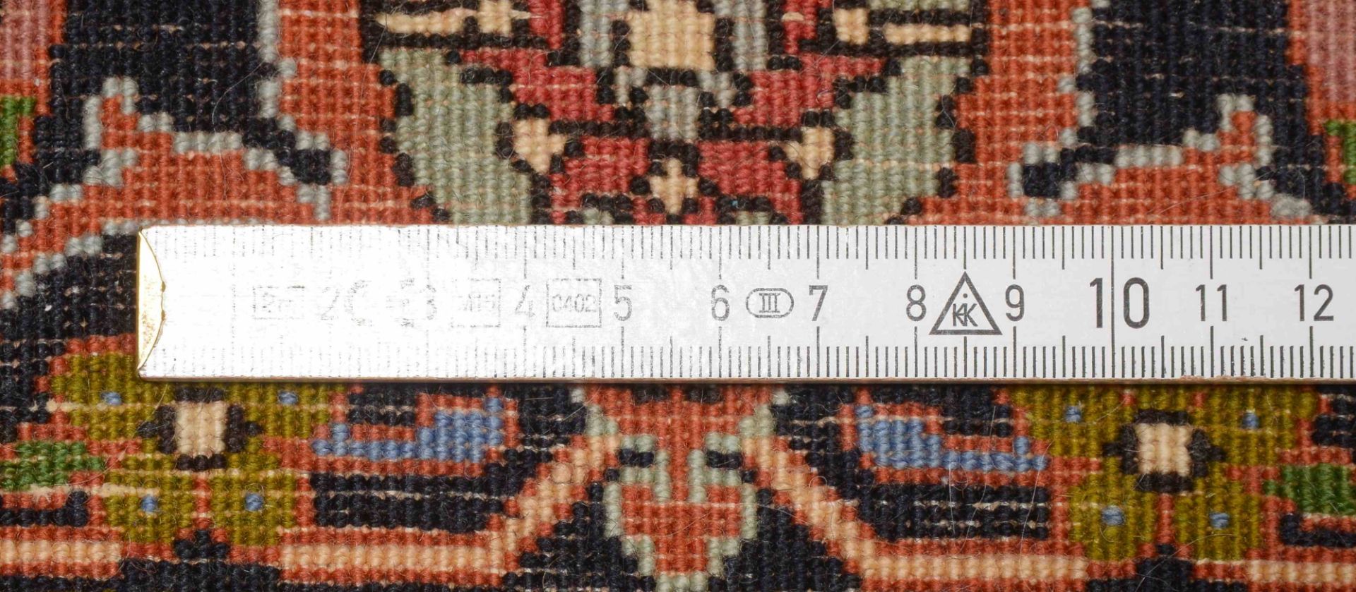Bidjar, feine feste Kn&uuml;pfung, mit Herati durchgemustert, komplett, hochflorig; Ma&szlig;e 241 x - Bild 2 aus 2