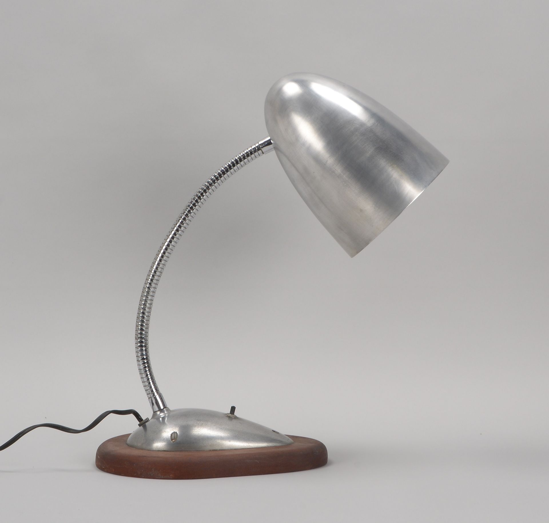 Schreibtischlampe, Aluminium, mit verstellbarem Arm; H&ouml;he/variabel: bis 50 cm (mit Gebrauchsspu