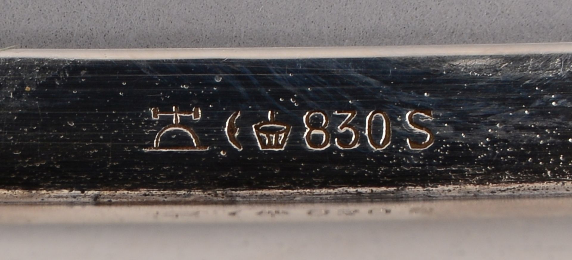 Wilkens, Zuckertopf und Sahnek&auml;nnchen auf Tablett, 830 Silber; Ma&szlig;e Zucker 9,5 x 9,5 cm, - Bild 3 aus 4