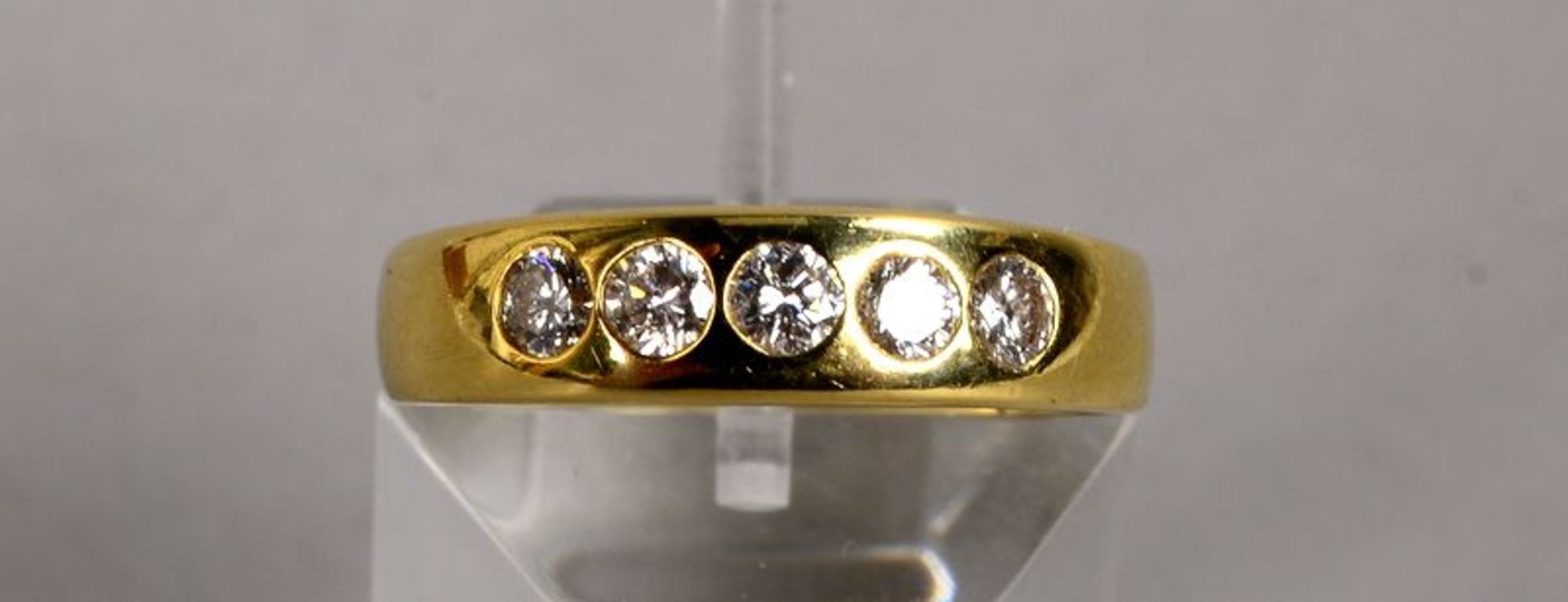 Ring, 585 GG, mit 5-fachem Brillantbesatz/zusammen ca. 0,50 ct, Farbe Wei&szlig;; RG 55, Gewicht 5 g - Image 2 of 2