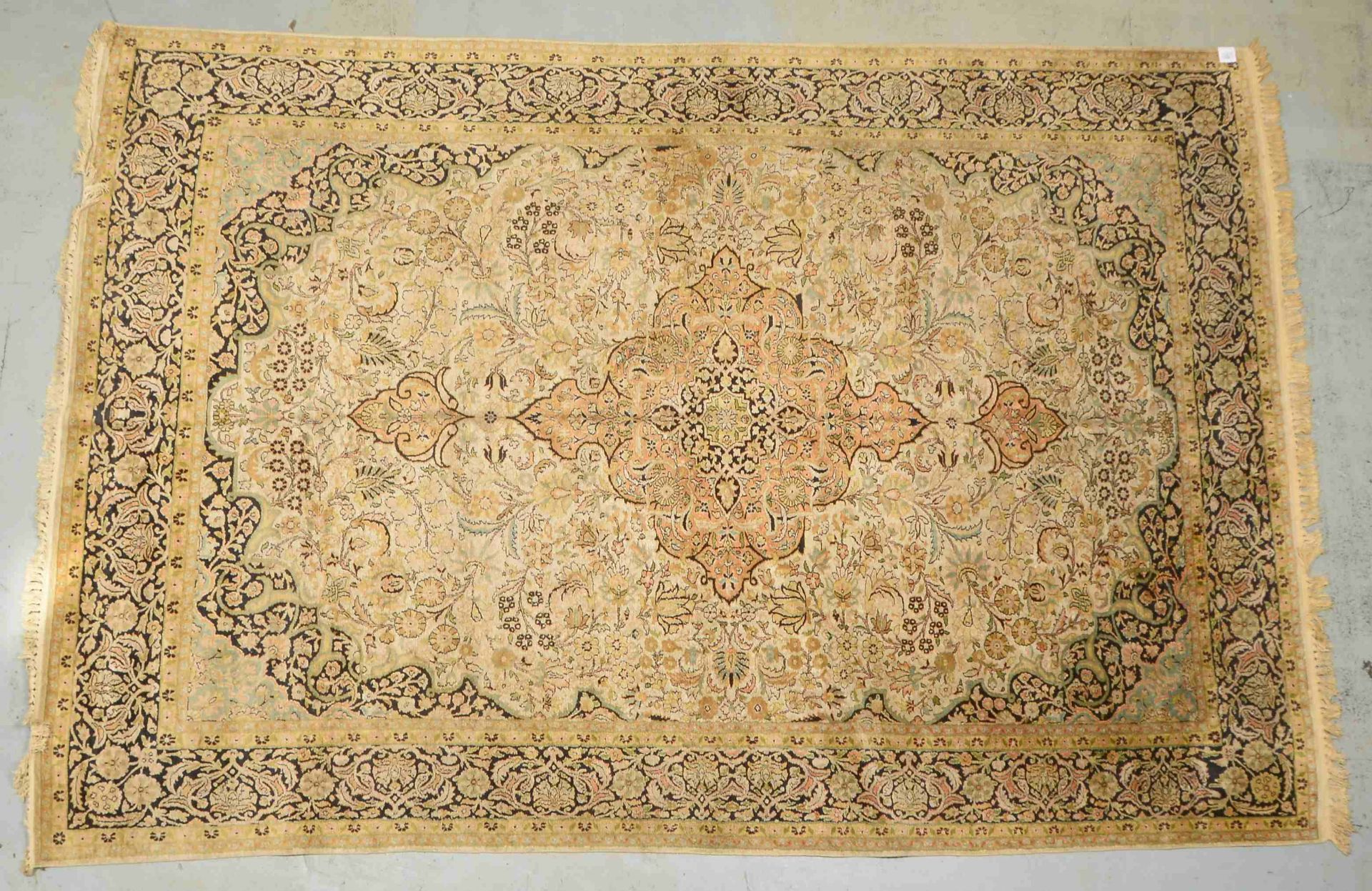 Kashmir-Seidenteppich, Seide auf Baumwolle, feine Knuepfung, gleichmaessiger Flor, Masse 350 x 235 c