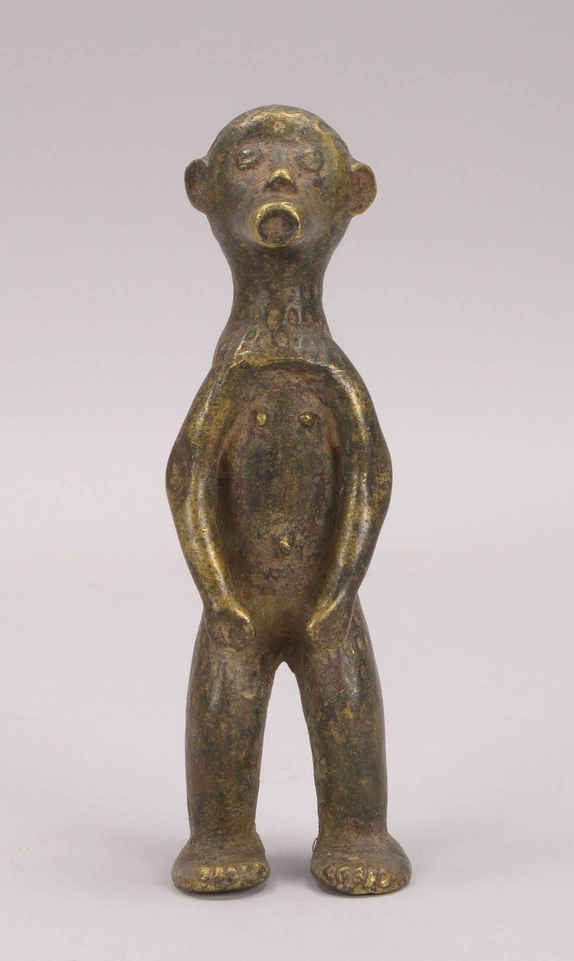 Bronzeskulptur (Afrika), -Stehender Mann-, Figur in leicht abstrahierter Gestaltung, Hoehe 21 cm