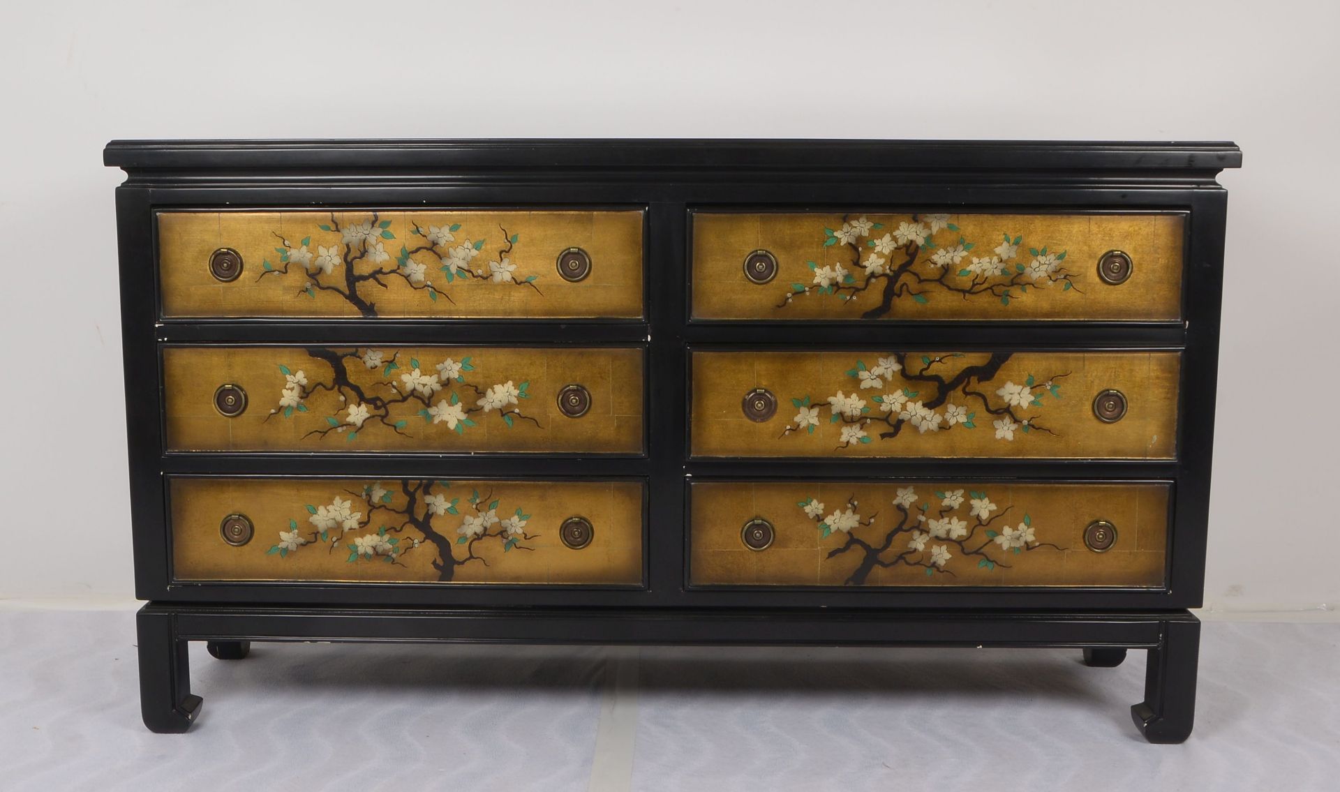 Sideboard (im chinesischen Stil), 6-schuebig, Front mit floralem Dekor (-Bluetenbaum-) auf vergoldet - Image 2 of 3