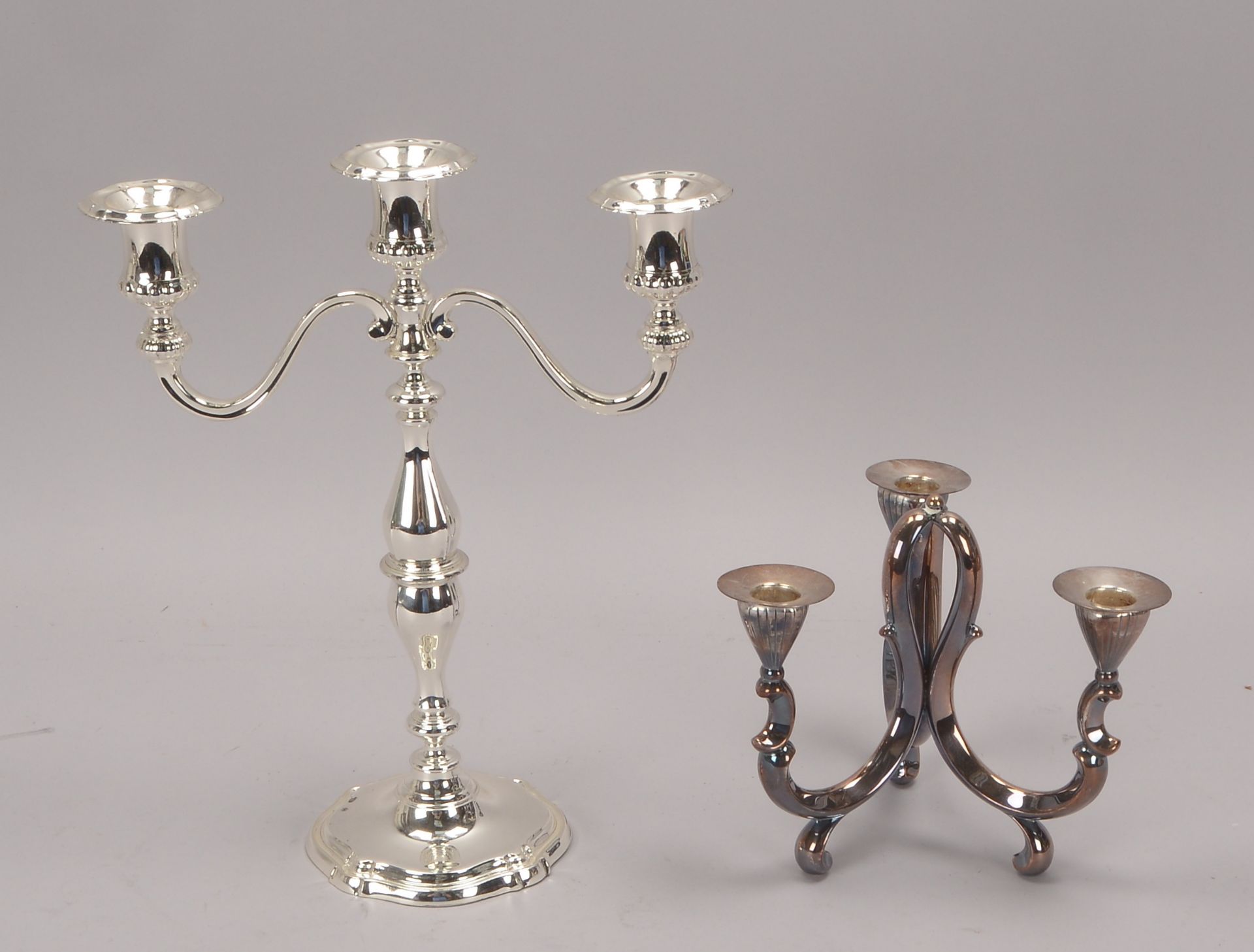 2 Kerzenleuchter, jeweils 3-flammig, versilbert/davon 1x WMF, Hoehe 15 cm, und Hoehe 34 cm - Image 2 of 2