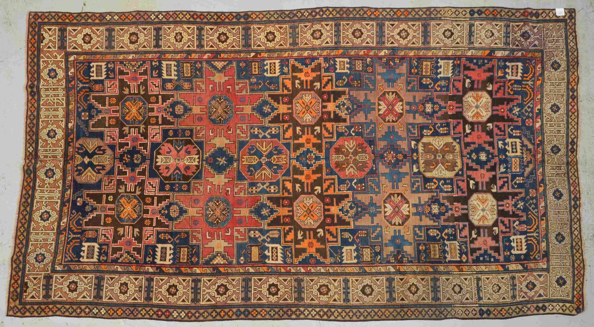 Antiker Kazak (um 1860-1880), Pflanzenfarben, mit Lesghi-Sternenmotiven und Kofi-Borduere, Seiten r