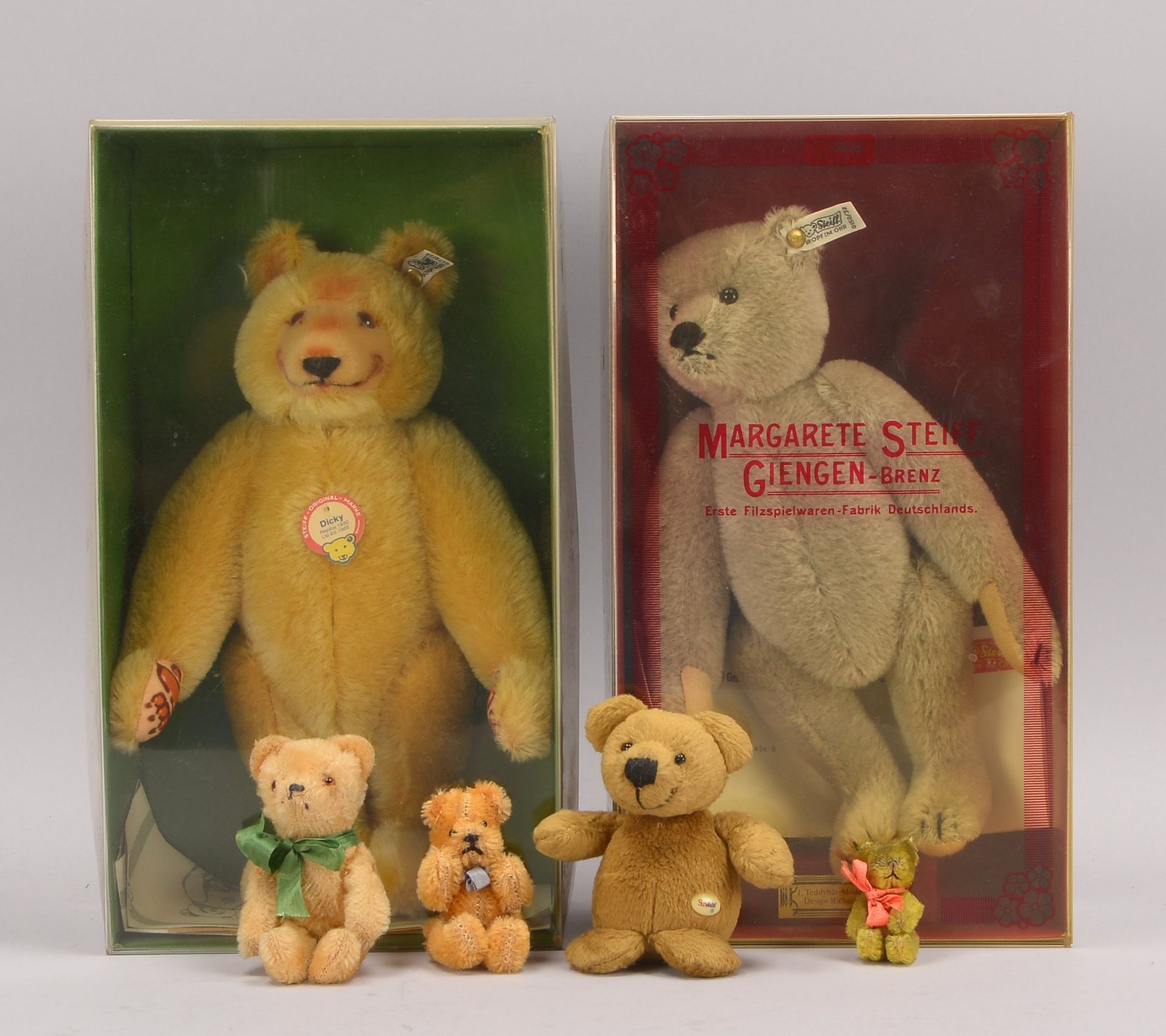 2 Steiff-Sammlerbaeren, in Originalverpackung, Hoehe 31 cm, Hoehe 33 cm, sowie 4x kleine Baeren