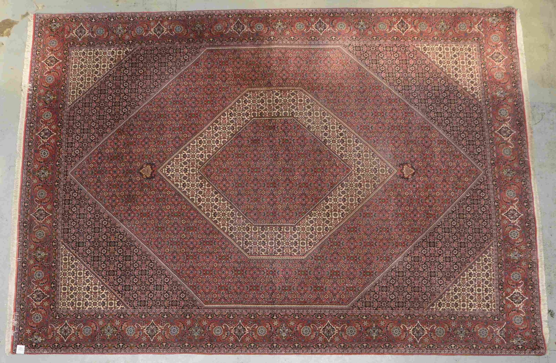 Grosser Bidjar, feste Knuepfung, komplett, dichter Flor - in gutem Zustand, Masse 355 x 254 cm - Bild 2 aus 4