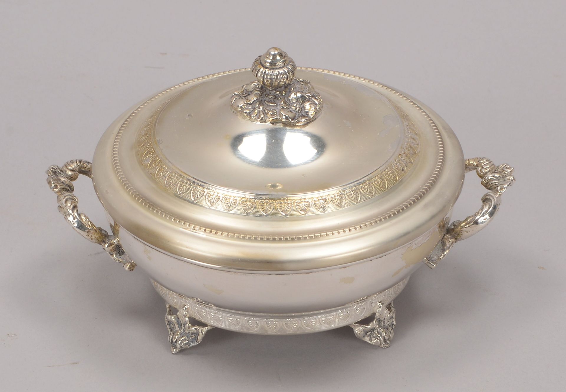 Zuckerdose, 800 Silber, runder Korpus, mit Rocaillen-Handhaben und korrespondierendem Deckel, Korpus - Image 2 of 2