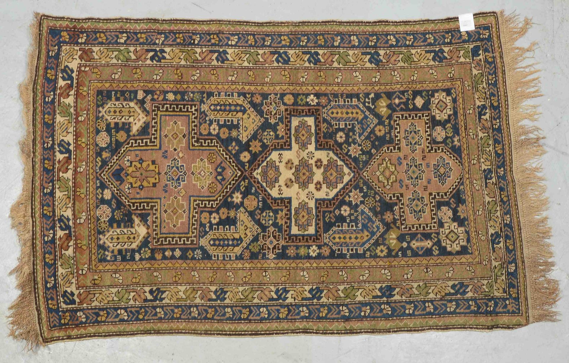 Orientteppich (ca. 1950 oder frueher), Kazak-Muster, gleichmaessiger Flor in altersgemaessem Zustand
