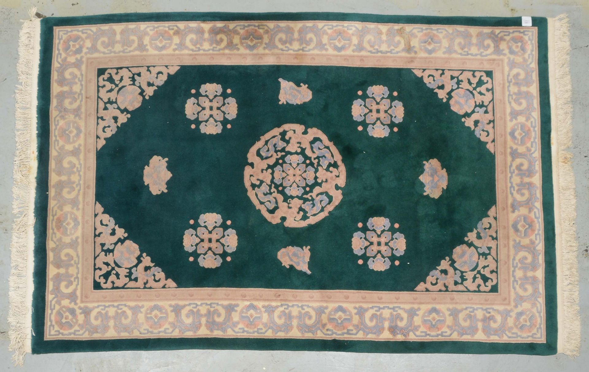 Teppich (China), hochflorig - mit reliefierter Florscherung, Flor in gutem Zustand, Masse 273 x 176  - Bild 2 aus 4