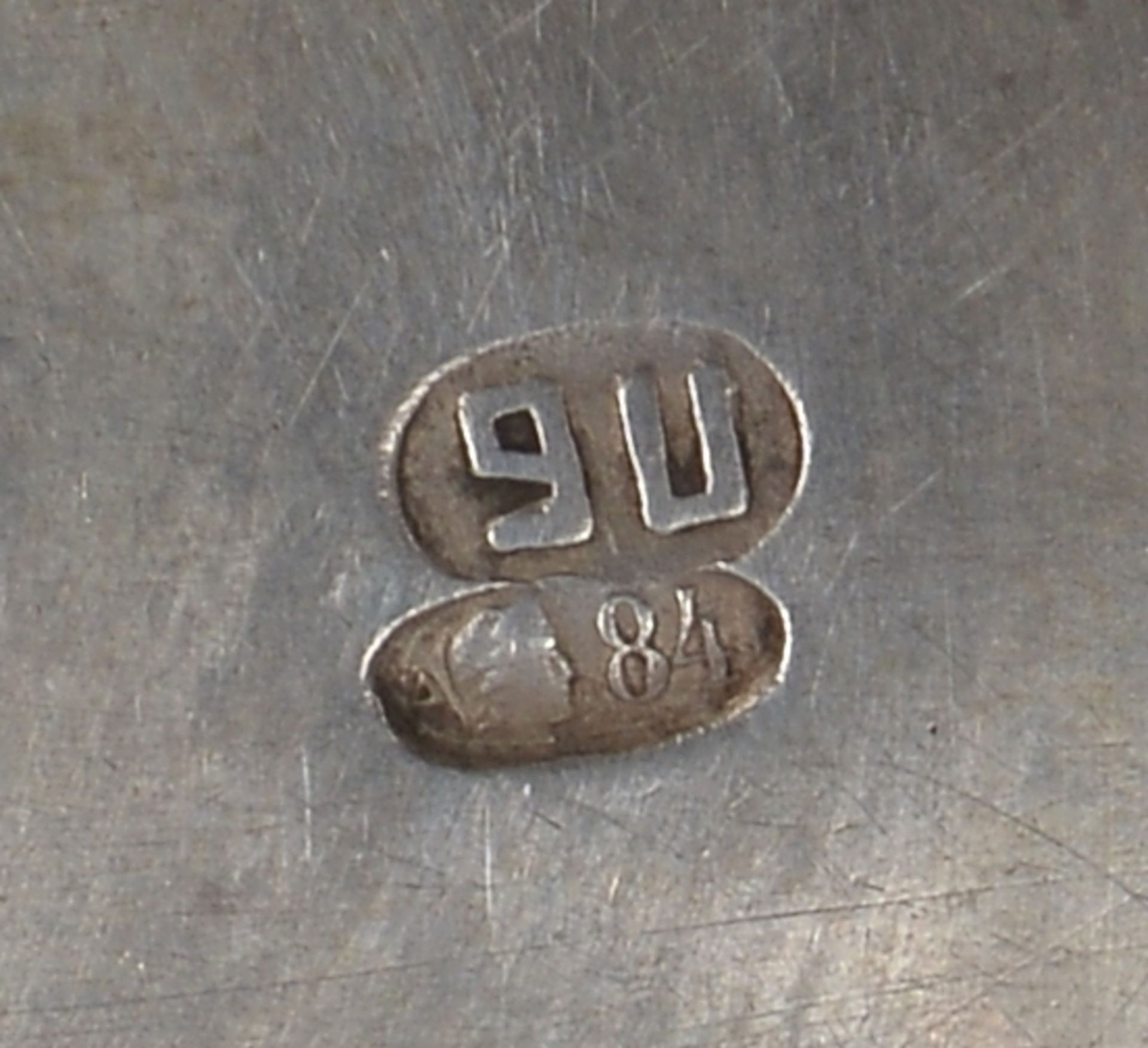 2 Becher (Russland), 84 Zolotniki Silber: 1 Schnapsbecher, Hoehe 4,5 cm, und 1 Fussbecher, Hoehe 9 c - Image 2 of 2