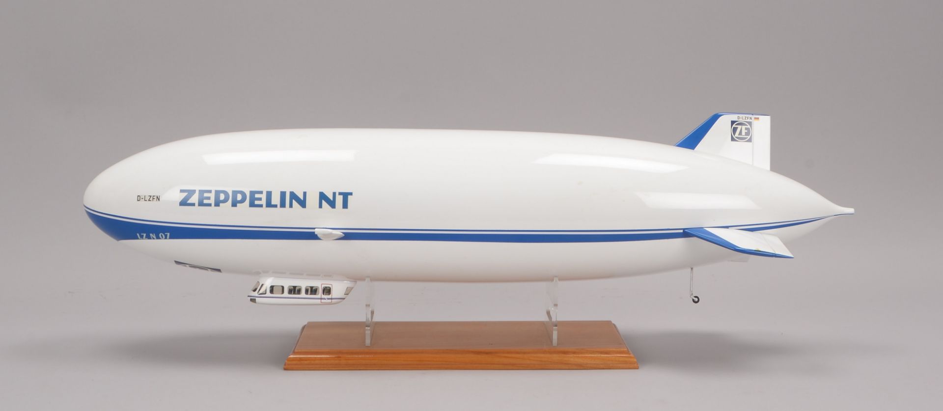 Luftschiff-Modell, -Zeppelin NT-, Kunststoffmodell auf Holzsockel, Laenge ca. 75 cm (mit einzelnem k