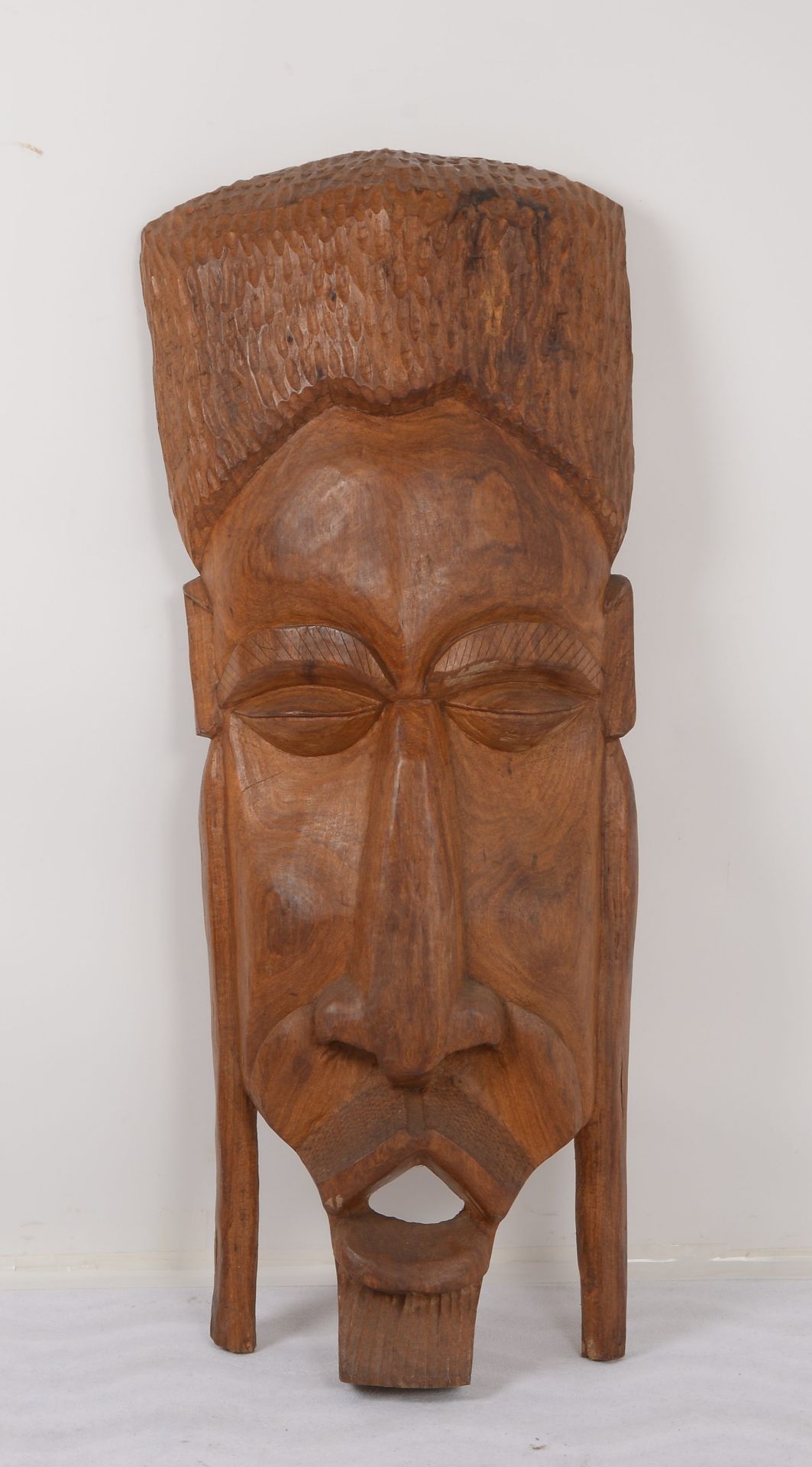 Grosse Maske (Afrika), Hartholz handgeschnitzt, Masse 117 x 50 cm