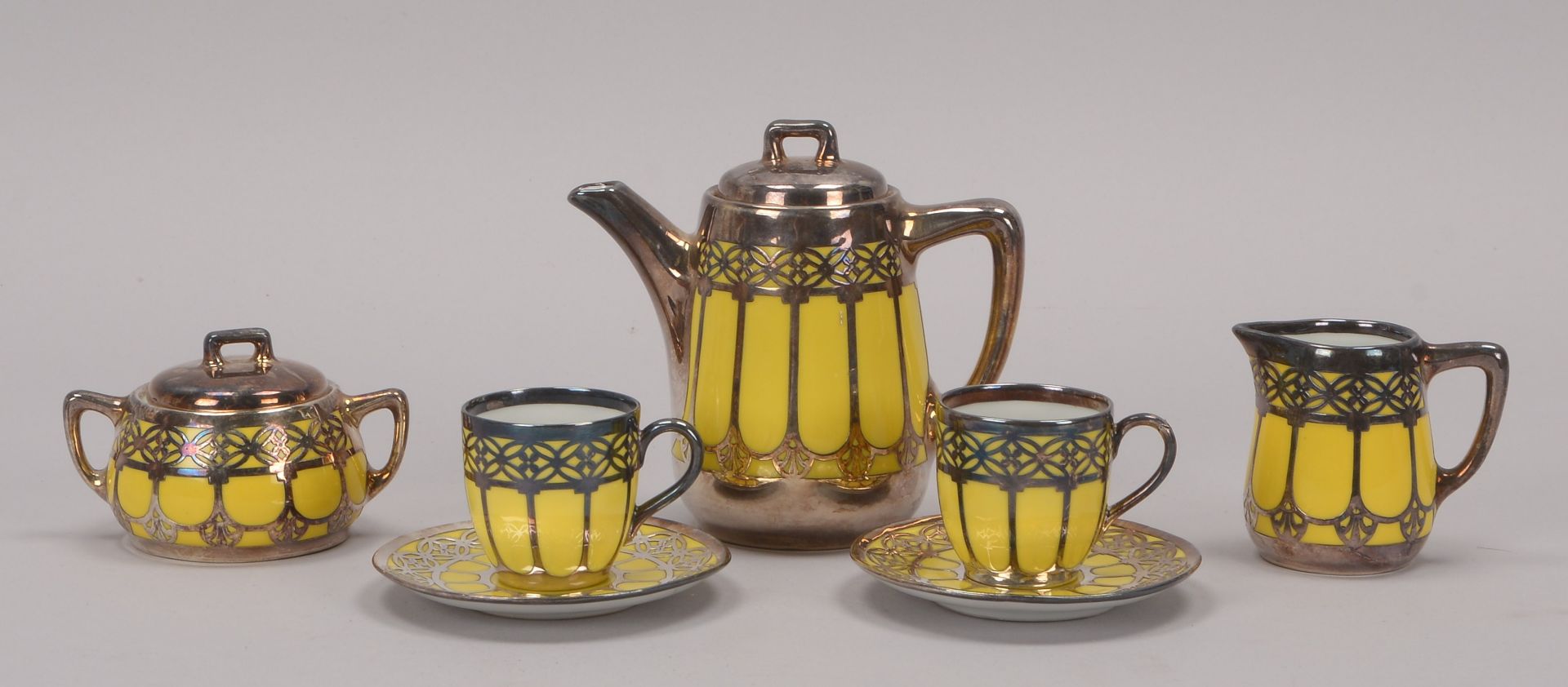 Mokkaservice, -Tete-a-tete-, Porzellan, mit Silberauflage auf gelbem Fond (einzelne Untertasse mit 2