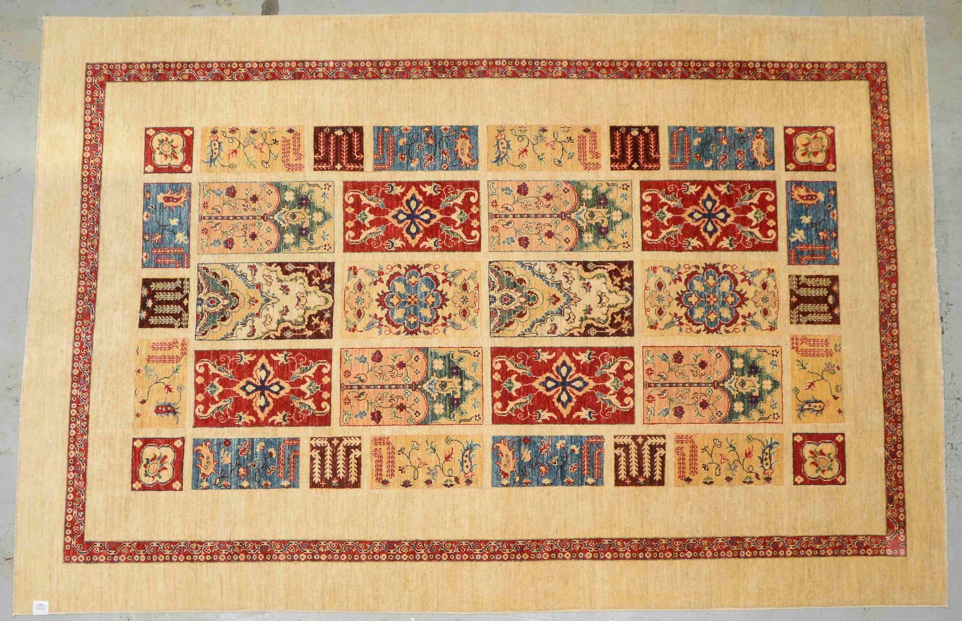 Ferraghan (Afghanistan), hellgrundig, Pflanzenfarben, mit Bakhtiari-Feldermuster, legefertig, Masse - Image 2 of 4