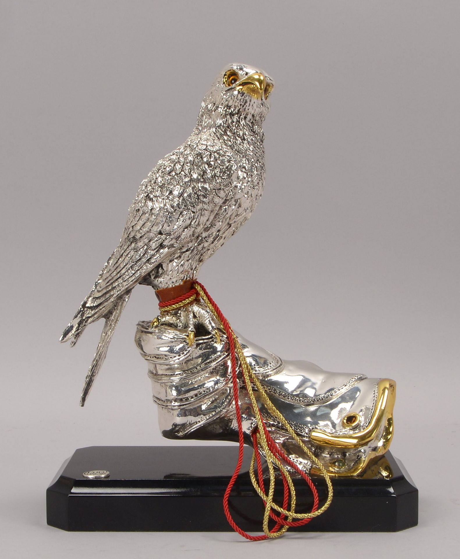 Soprani, L., Vogelskulptur, -Falke auf Falknerhandschuh-, 925 Silber-Ummantelung, Figur auf Holzsock - Image 2 of 4