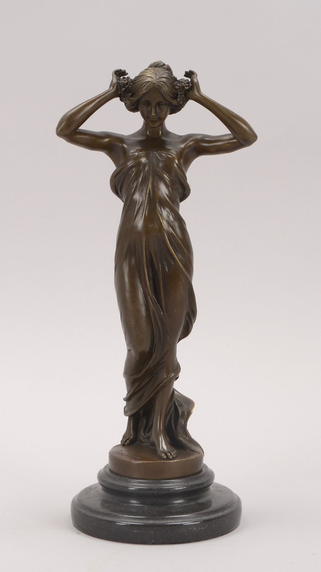 Bronzeskulptur (Bronzeguss nach Pittaluga), -Nymphe-, Figur mit Giesserpfennig, auf Marmorsockel, Ho