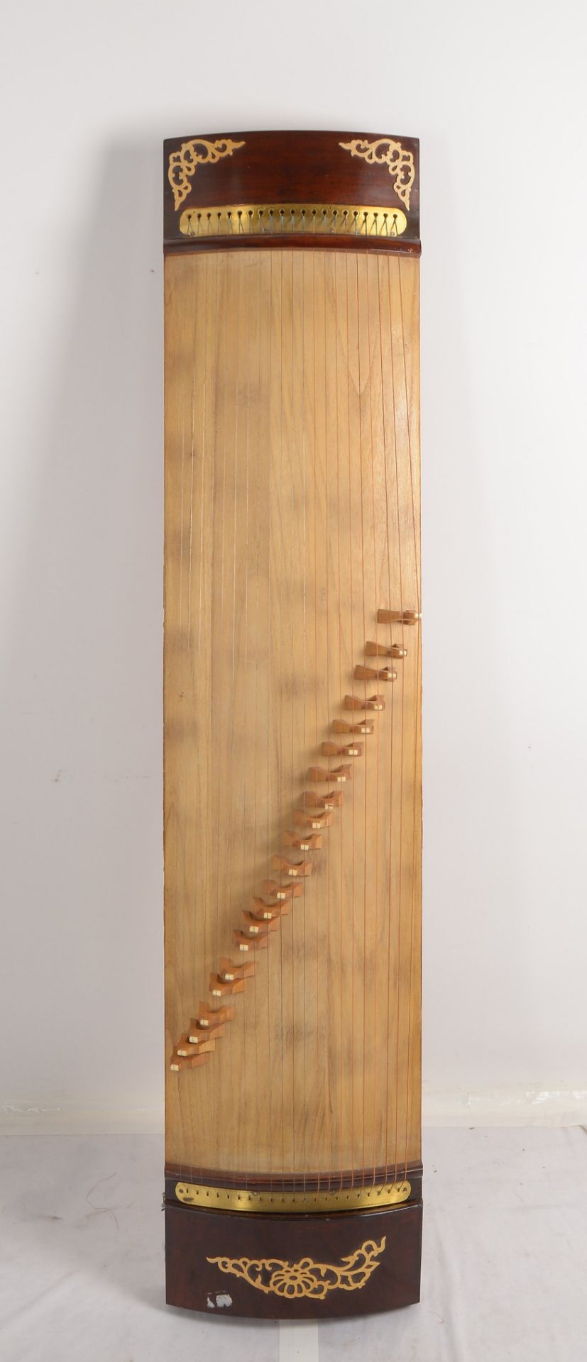 Chinesische Harfe (Guzheng), sog. W&ouml;oebbrettzither, L&auml;nge ca. 146 cm, guter Zustand, Ersat
