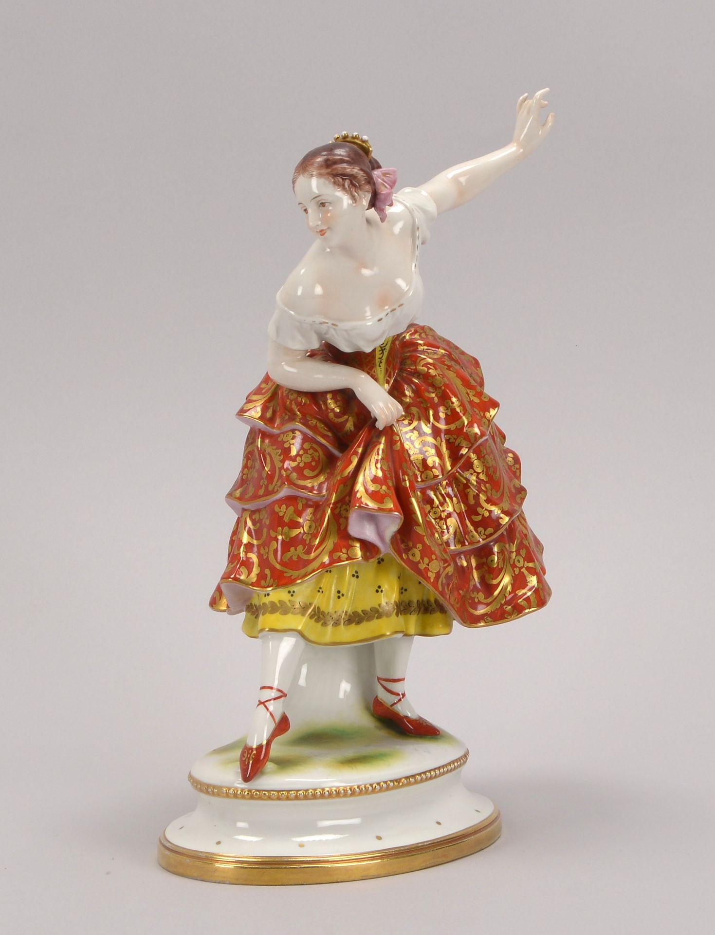 Volkstedt, Porzellanfigur, -Taenzerin-, mit polychromer Bemalung, partiell vergoldet, Hoehe 29,7 cm