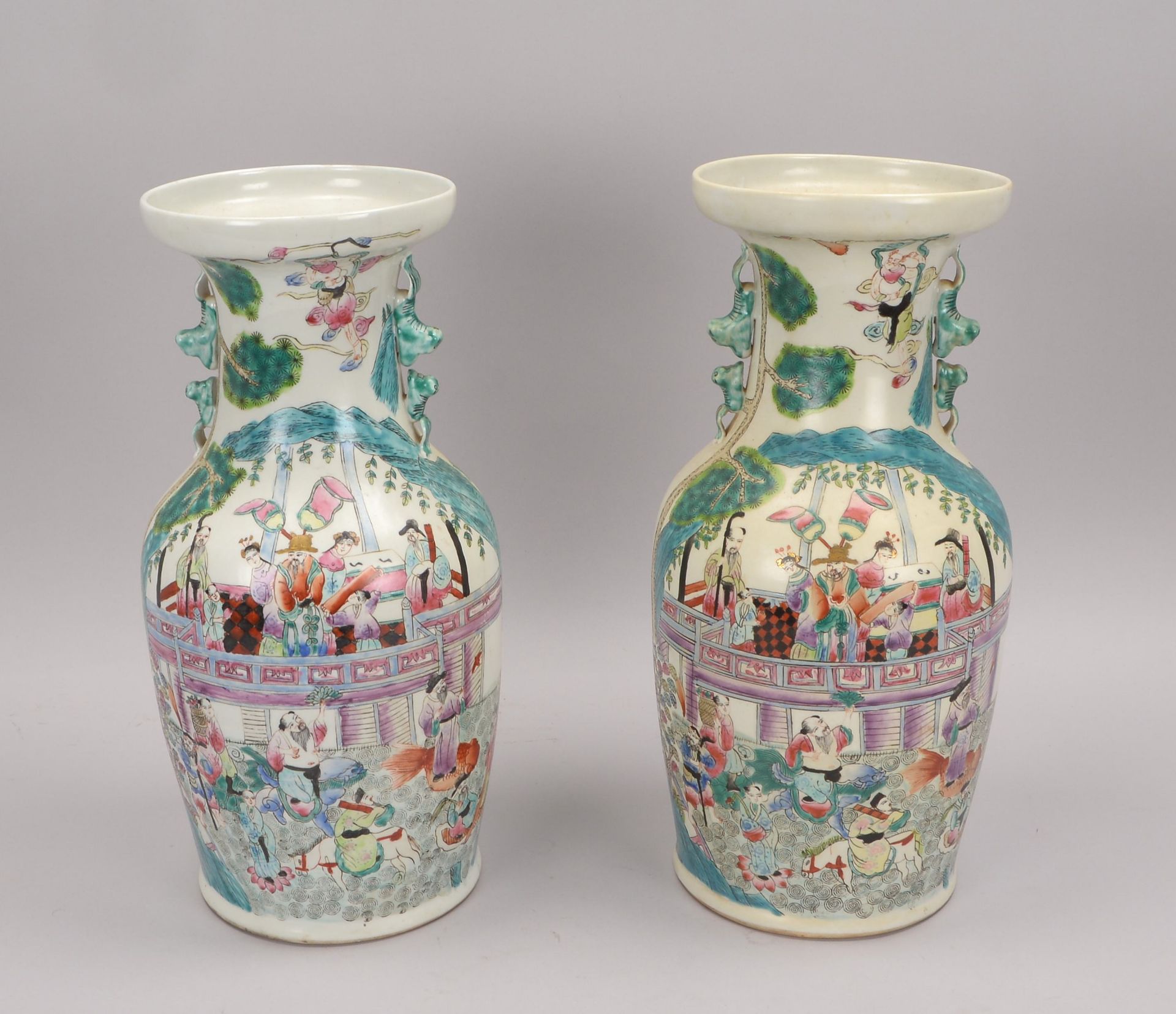 Paar Porzellanvasen (China, 20. Jahrhundert), Dekor -Famille Rose-, Hoehe jeweils 45 cm (einzelne Va - Bild 2 aus 4