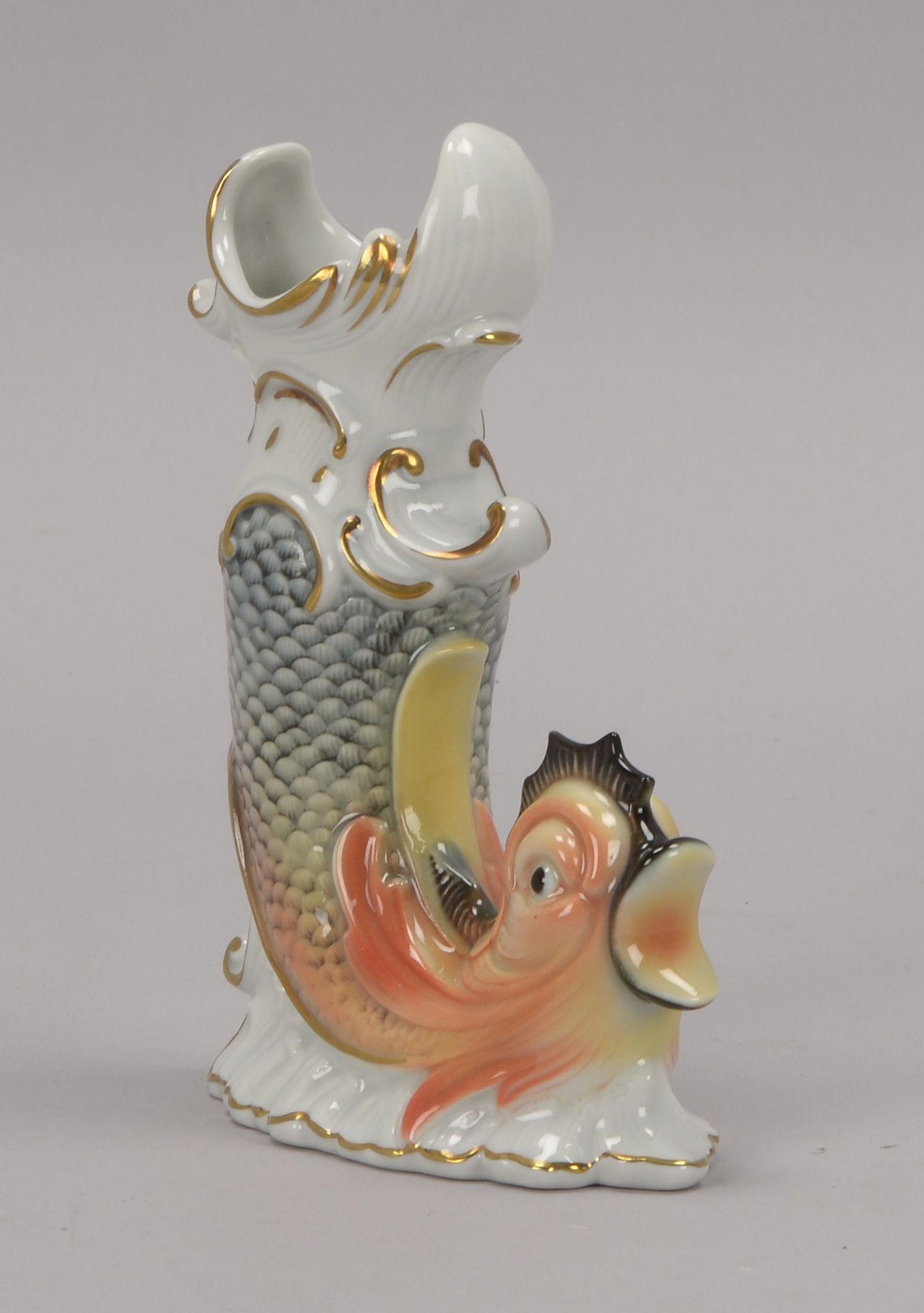 Ens (Muehlenmarke), figuerliche Porzellan-Tischvase, -Fisch-, Modellnr. -8067-, Hoehe 16 cm