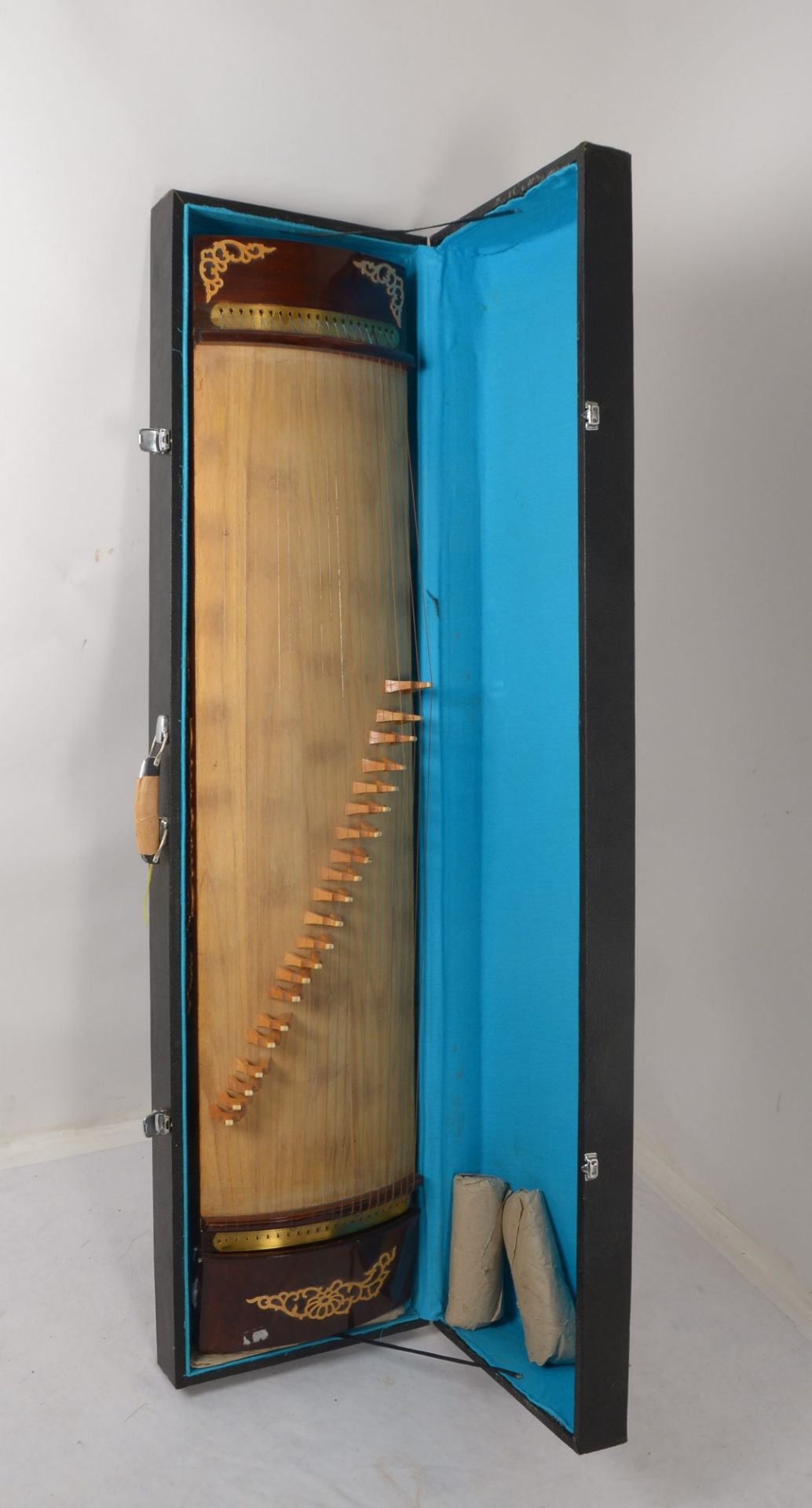 Chinesische Harfe (Guzheng), sog. W&ouml;oebbrettzither, L&auml;nge ca. 146 cm, guter Zustand, Ersat - Image 3 of 3