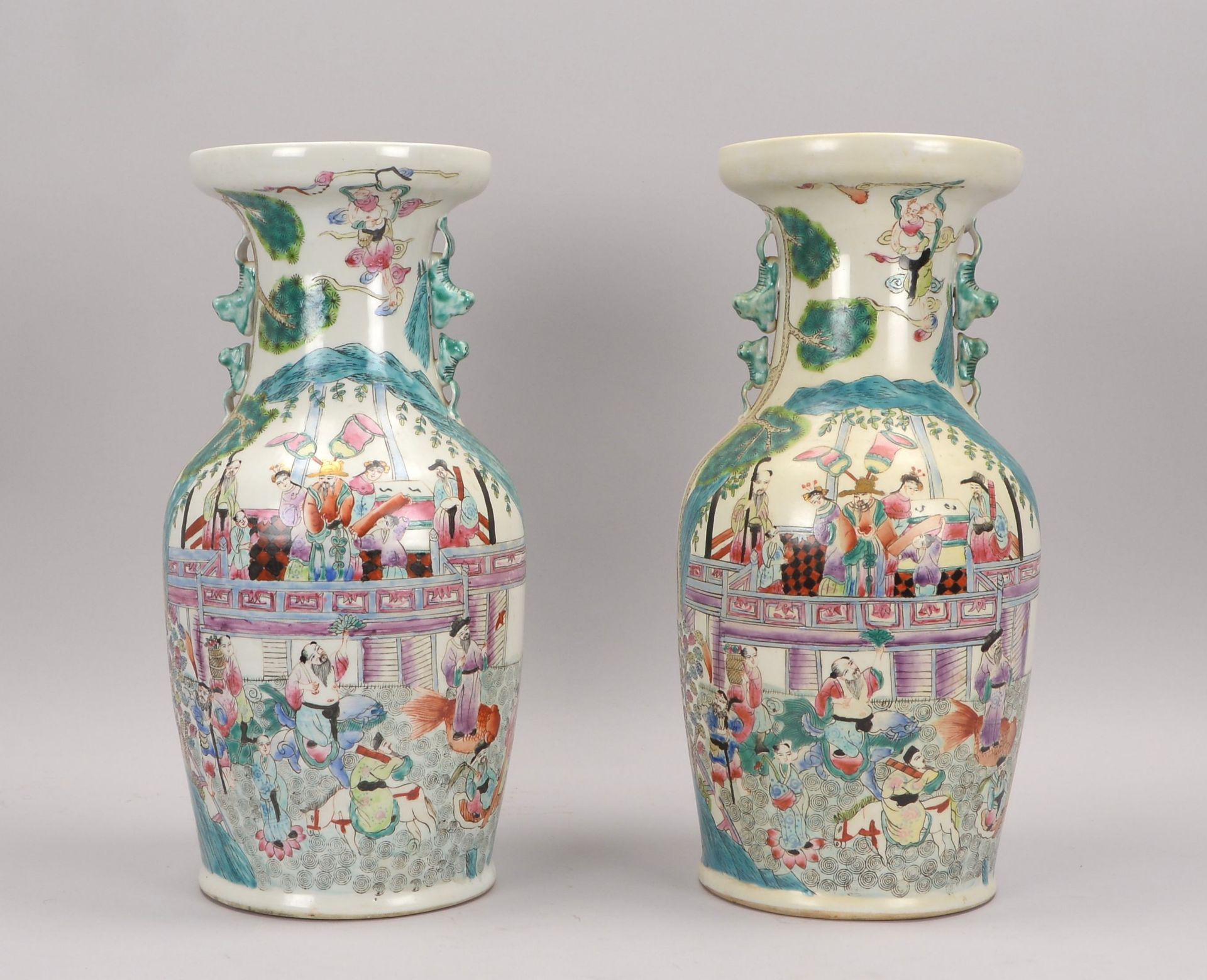 Paar Porzellanvasen (China, 20. Jahrhundert), Dekor -Famille Rose-, Hoehe jeweils 45 cm (einzelne Va