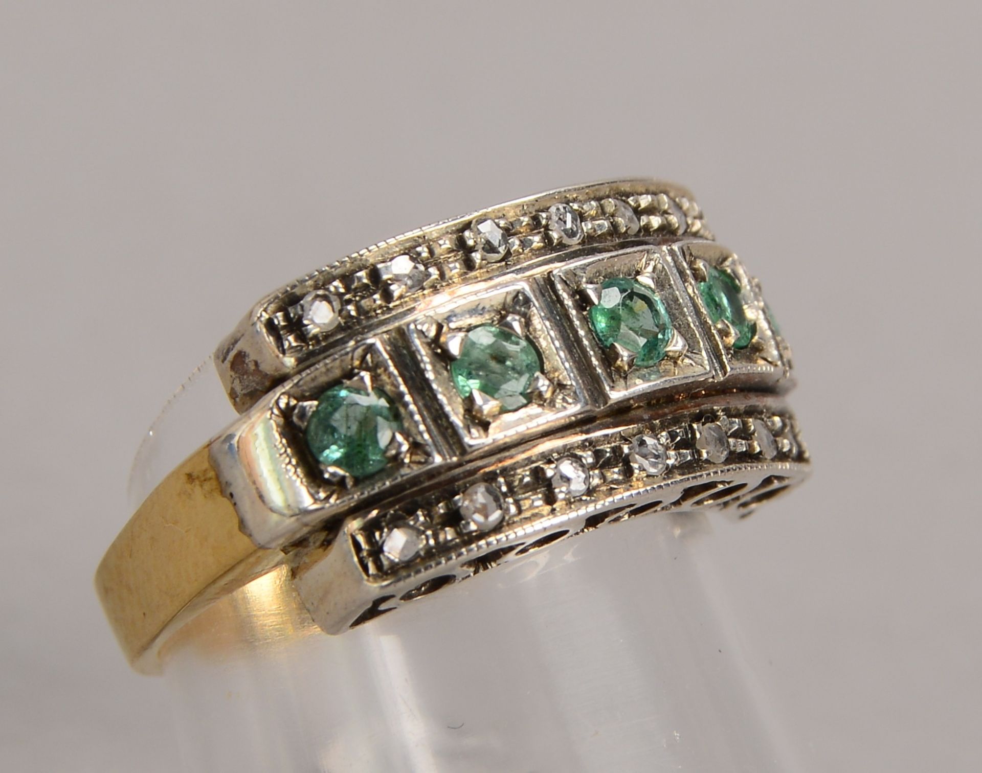 Ring (Art deco-Stil), 375 GG/Silber (gest.), mit Smaragdbesatz und Diamanten, Steine im Rosenschliff