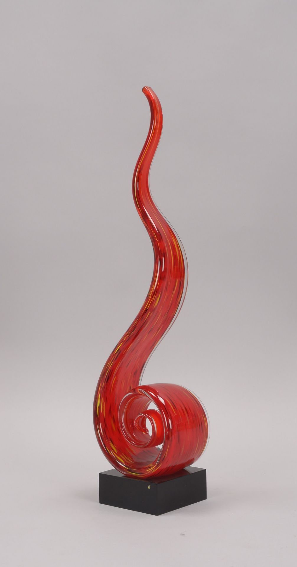 Glasskulptur, Figur auf schwarzem Glassockel; H&ouml;he 52,5 cm