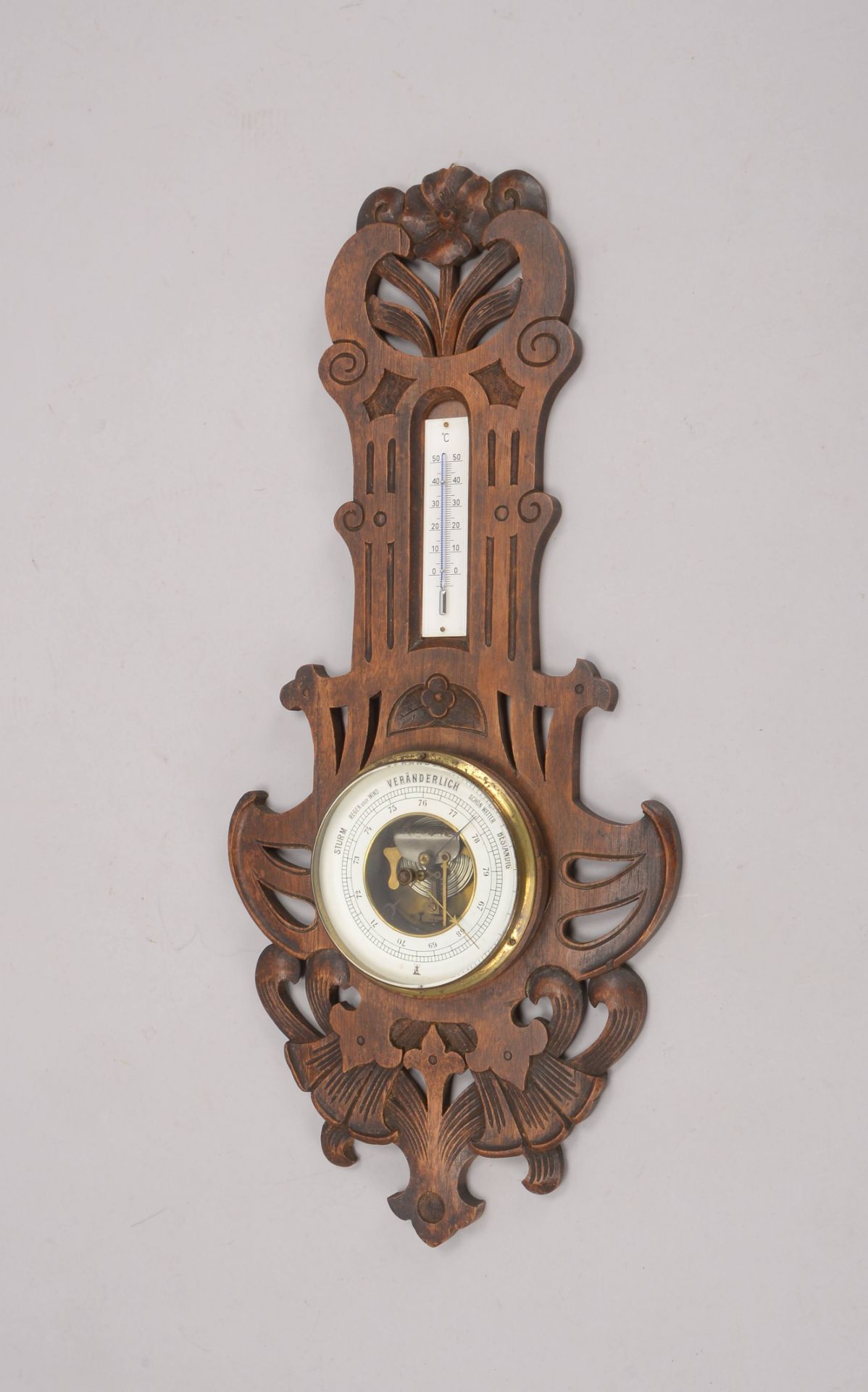 Thermometer/Barometer (um 1900), mit Schnitzwerk; Höhe 64 cm
