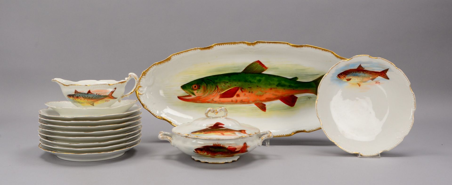 Limoges/Frankreich, Fisch-Speiseservice, Dekor mit unterschiedlichen Fischmotiven, mit Goldrand, kom - Image 2 of 4