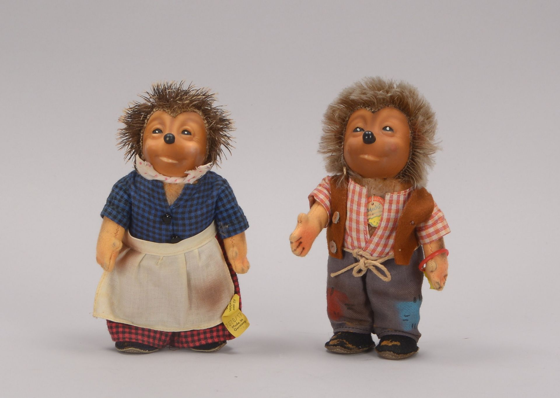 2 original Steiff-Figuren, &#039;Mecki-Paar: H&ouml;he 18 cm, und H&ouml;he 17,5 cm