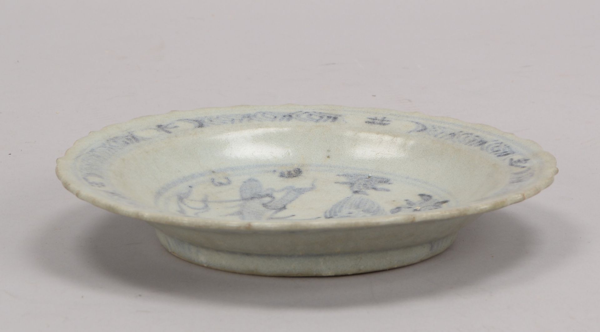 Teller (China, wohl Ming-Dynastie), mit Unterglasurmalerei in Blau; Durchmesser &Oslash; 19,5 cm - Image 2 of 2