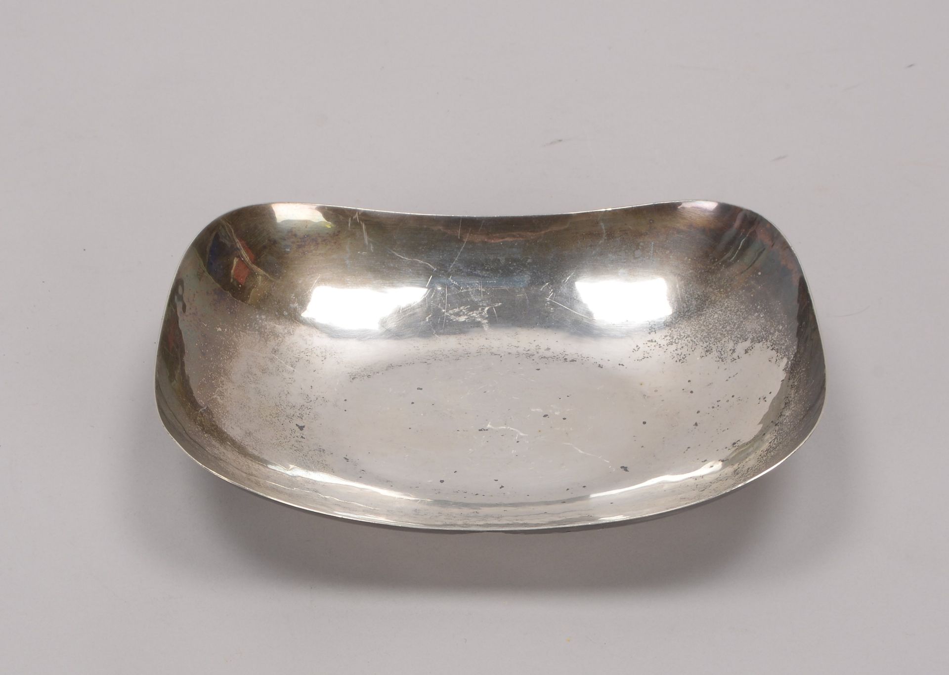 Silberschale, 835 Silber, mit Hammerschlagdekor, gemarkt &#039;Halbmond &amp; Krone&#039;; Ma&szlig; - Image 2 of 3