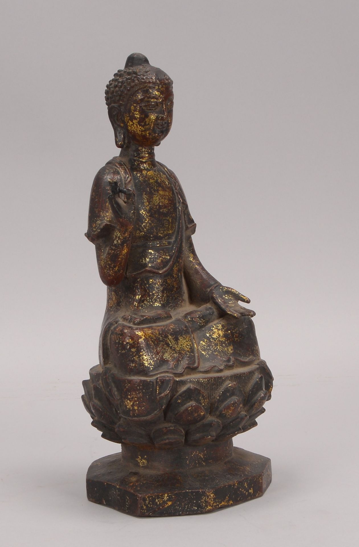 Bronzefigur (China), -Sitzender Buddha-, Hohlguss, mit Restvergoldung, Hoehe 32 cm - Bild 2 aus 3
